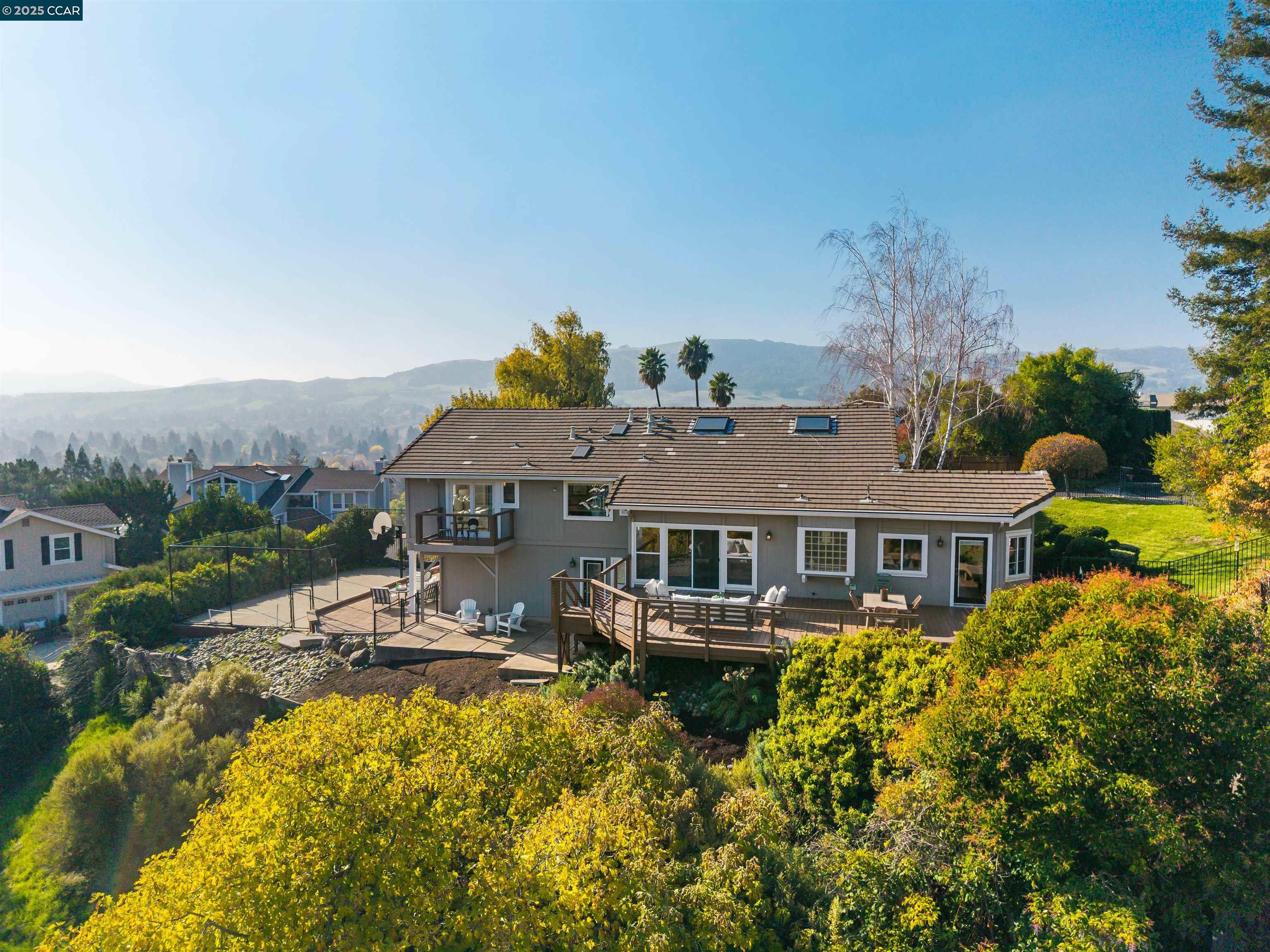 Detail Gallery Image 8 of 60 For 392 Paraiso Dr, Danville,  CA 94526 - 5 Beds | 3 Baths