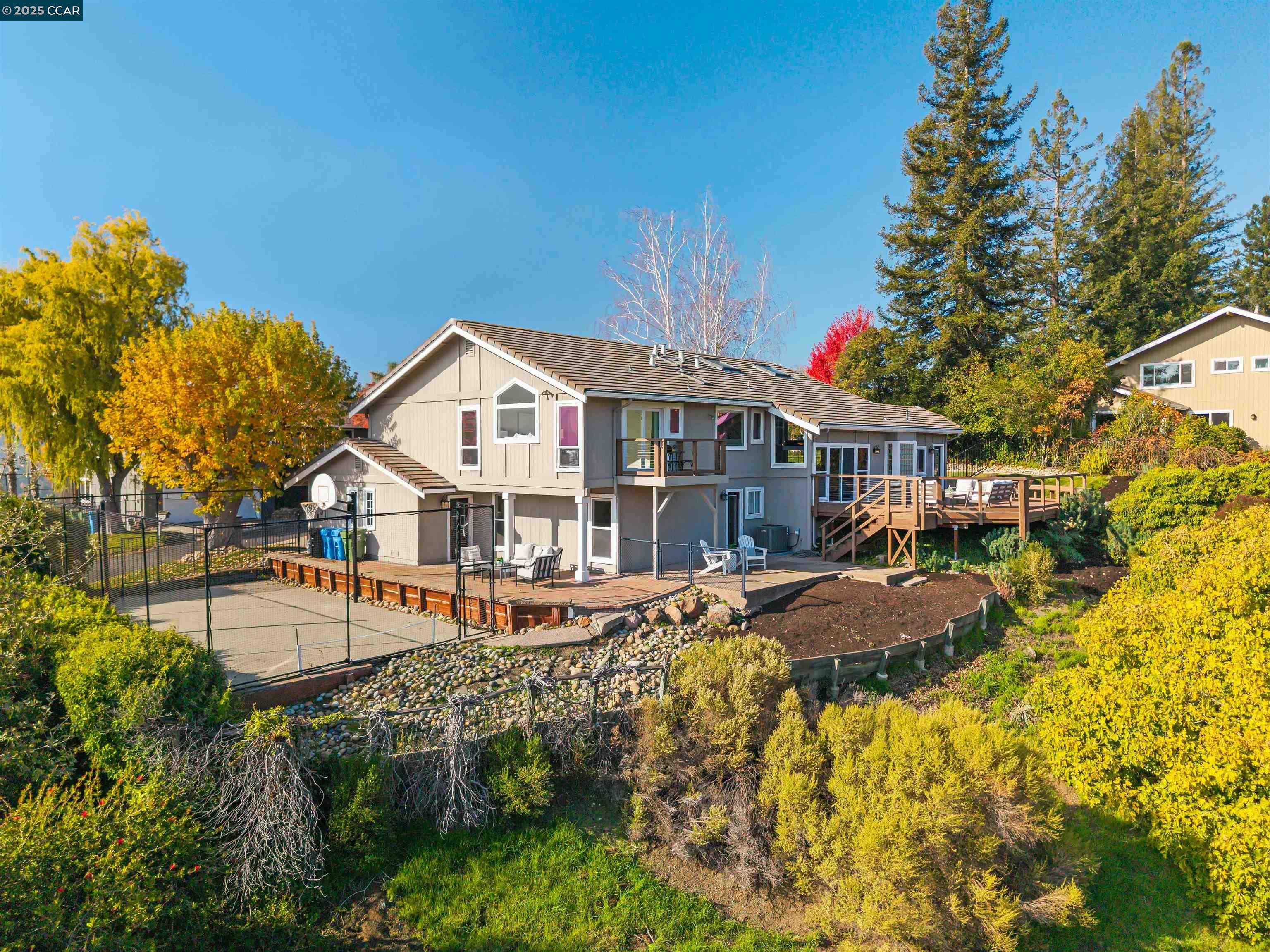 Detail Gallery Image 9 of 60 For 392 Paraiso Dr, Danville,  CA 94526 - 5 Beds | 3 Baths