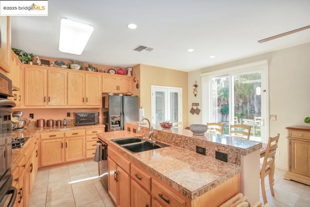 Detail Gallery Image 6 of 13 For 3792 Pintail Dr, Antioch,  CA 94509 - 5 Beds | 3 Baths