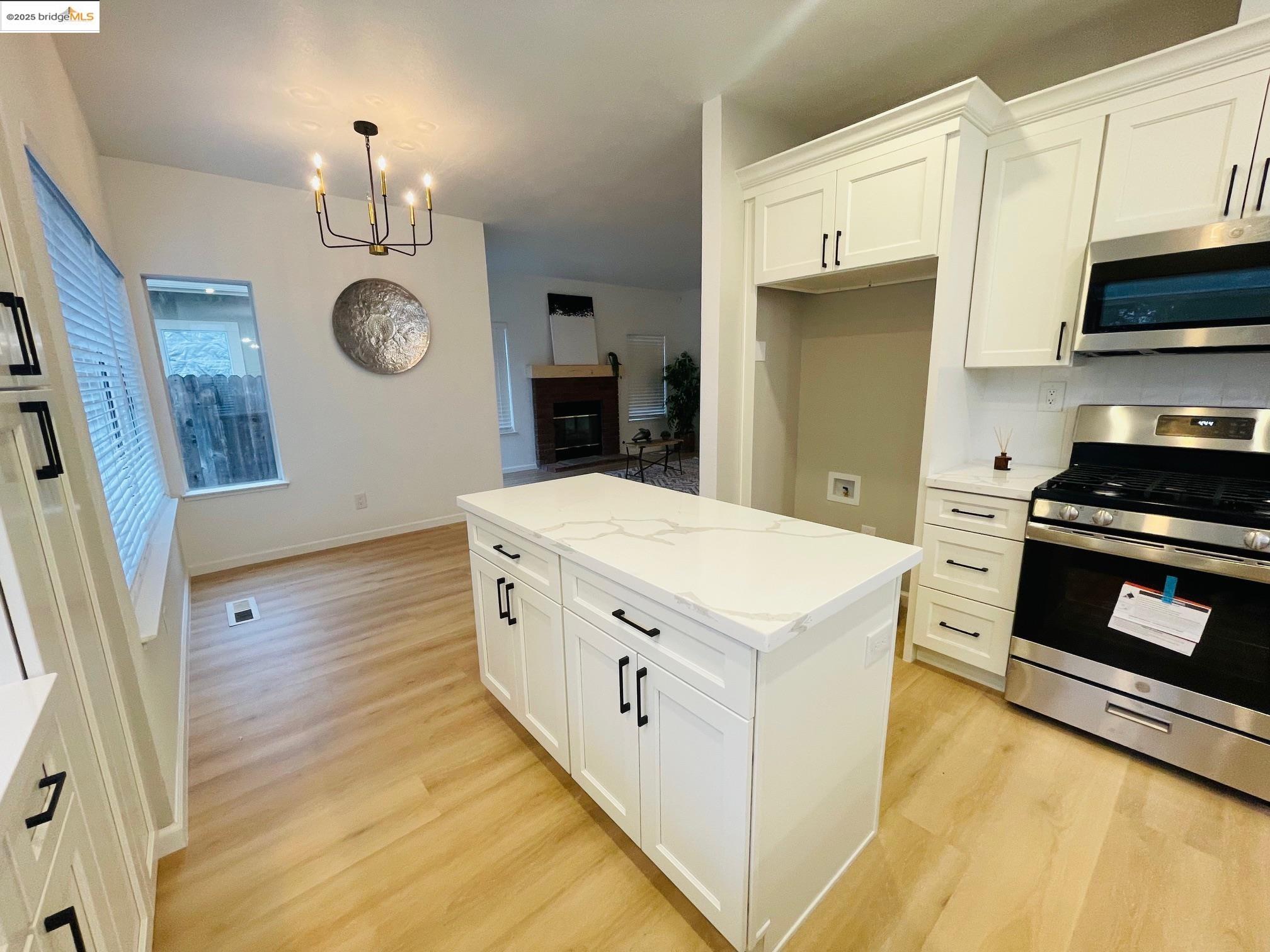 Detail Gallery Image 13 of 23 For 2117 Mark Twain Dr, Antioch,  CA 94531 - 3 Beds | 2/1 Baths