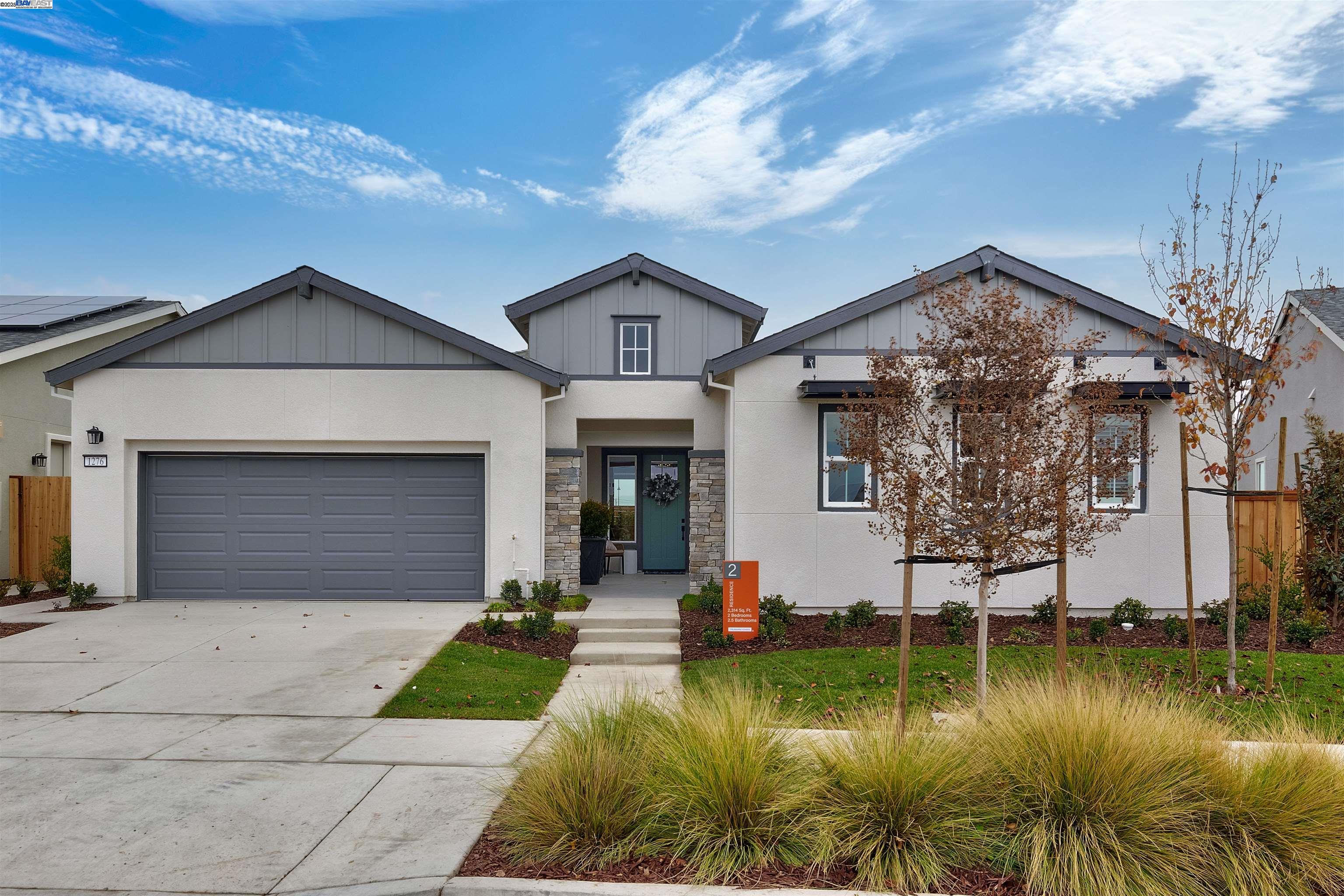 Detail Gallery Image 1 of 55 For 1371 Crescent Avenue, Manteca,  CA 95336 - 2 Beds | 2/1 Baths