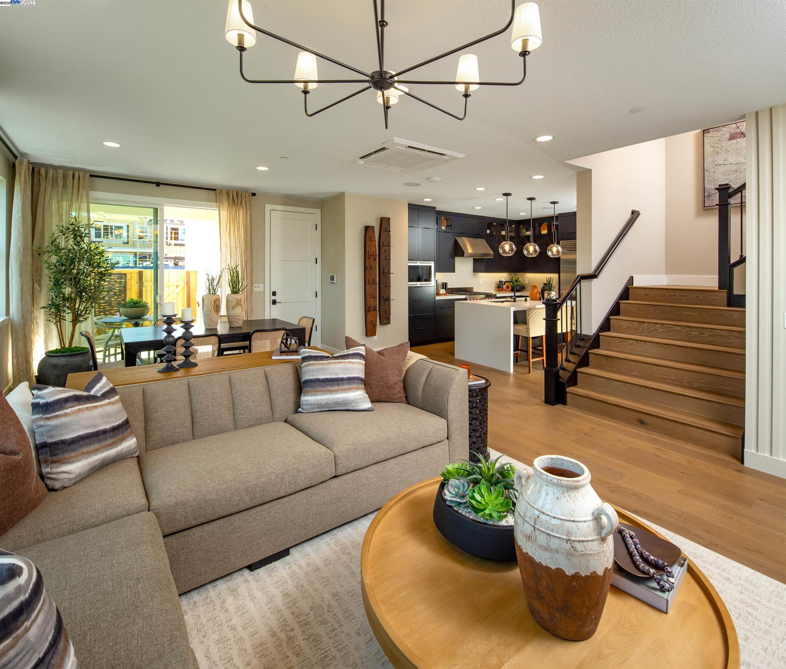 Detail Gallery Image 9 of 24 For 360 Waypoint Drive, Napa,  CA 94558 - 5 Beds | 4/1 Baths