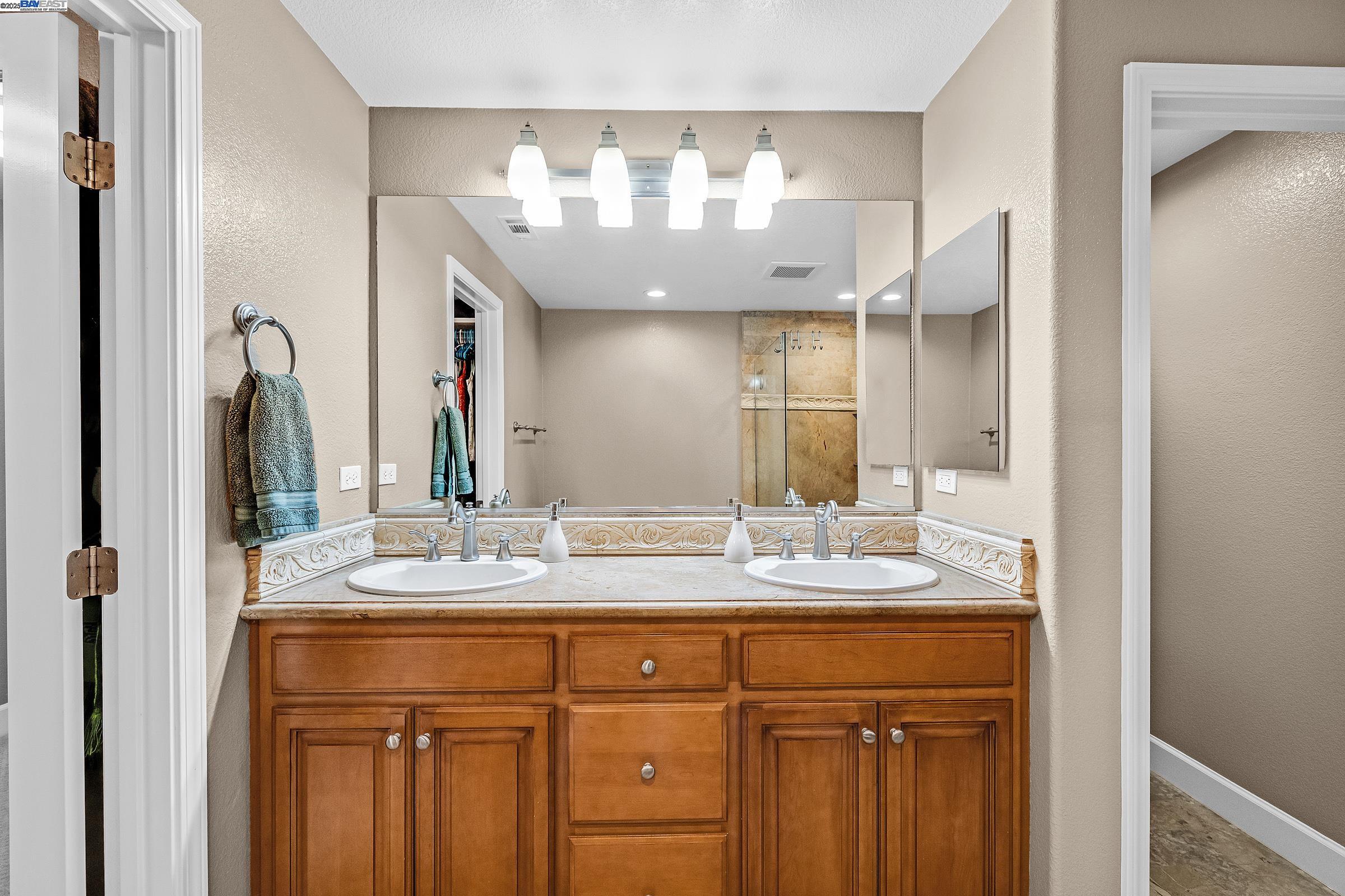Detail Gallery Image 15 of 21 For 588 Dovecote Ln #4,  Livermore,  CA 94551-6399 - 3 Beds | 3/1 Baths