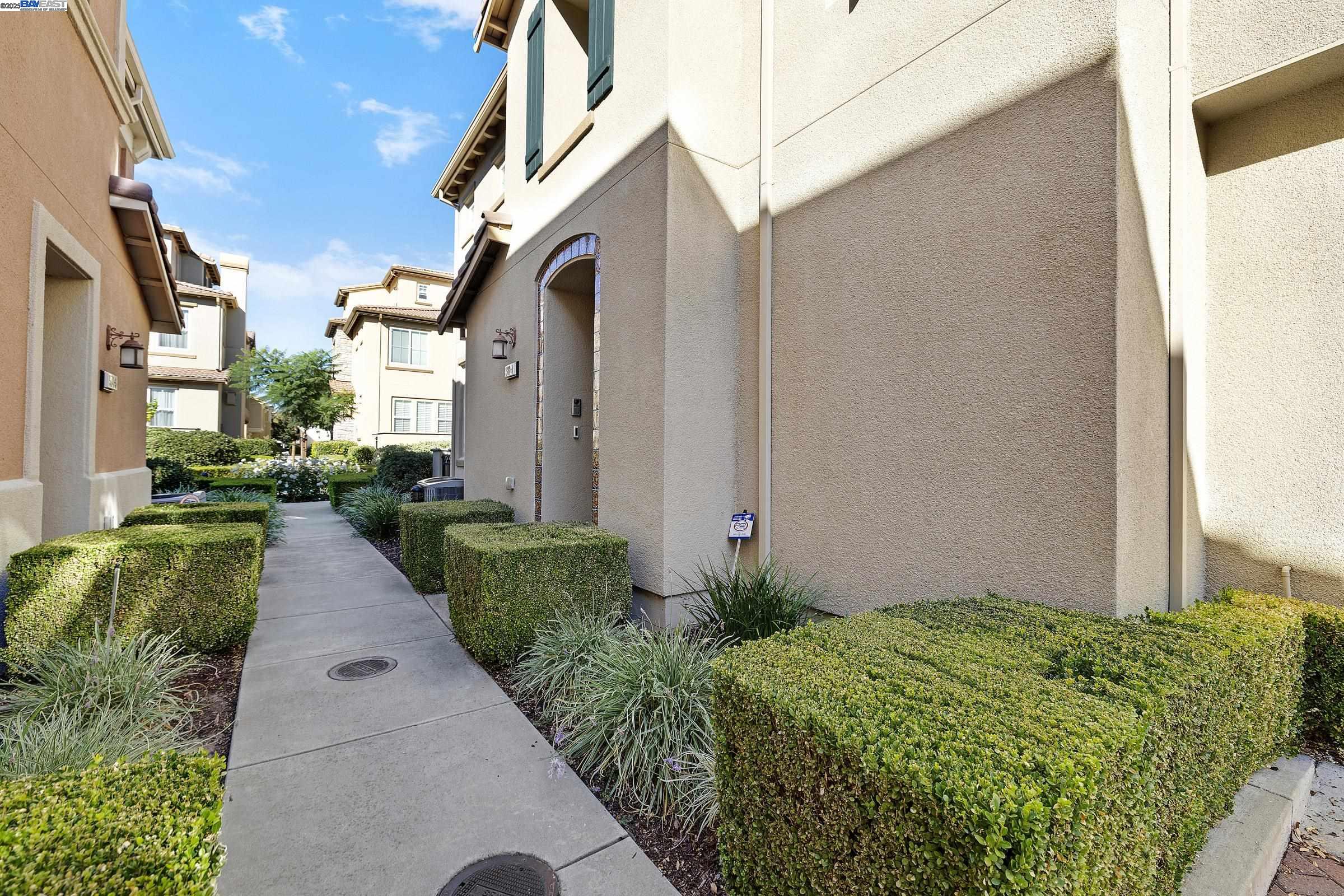Detail Gallery Image 20 of 21 For 588 Dovecote Ln #4,  Livermore,  CA 94551-6399 - 3 Beds | 3/1 Baths