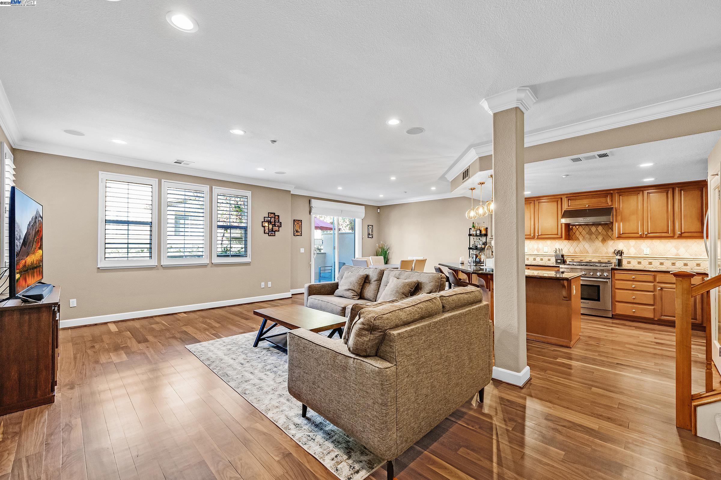 Detail Gallery Image 3 of 21 For 588 Dovecote Ln #4,  Livermore,  CA 94551-6399 - 3 Beds | 3/1 Baths