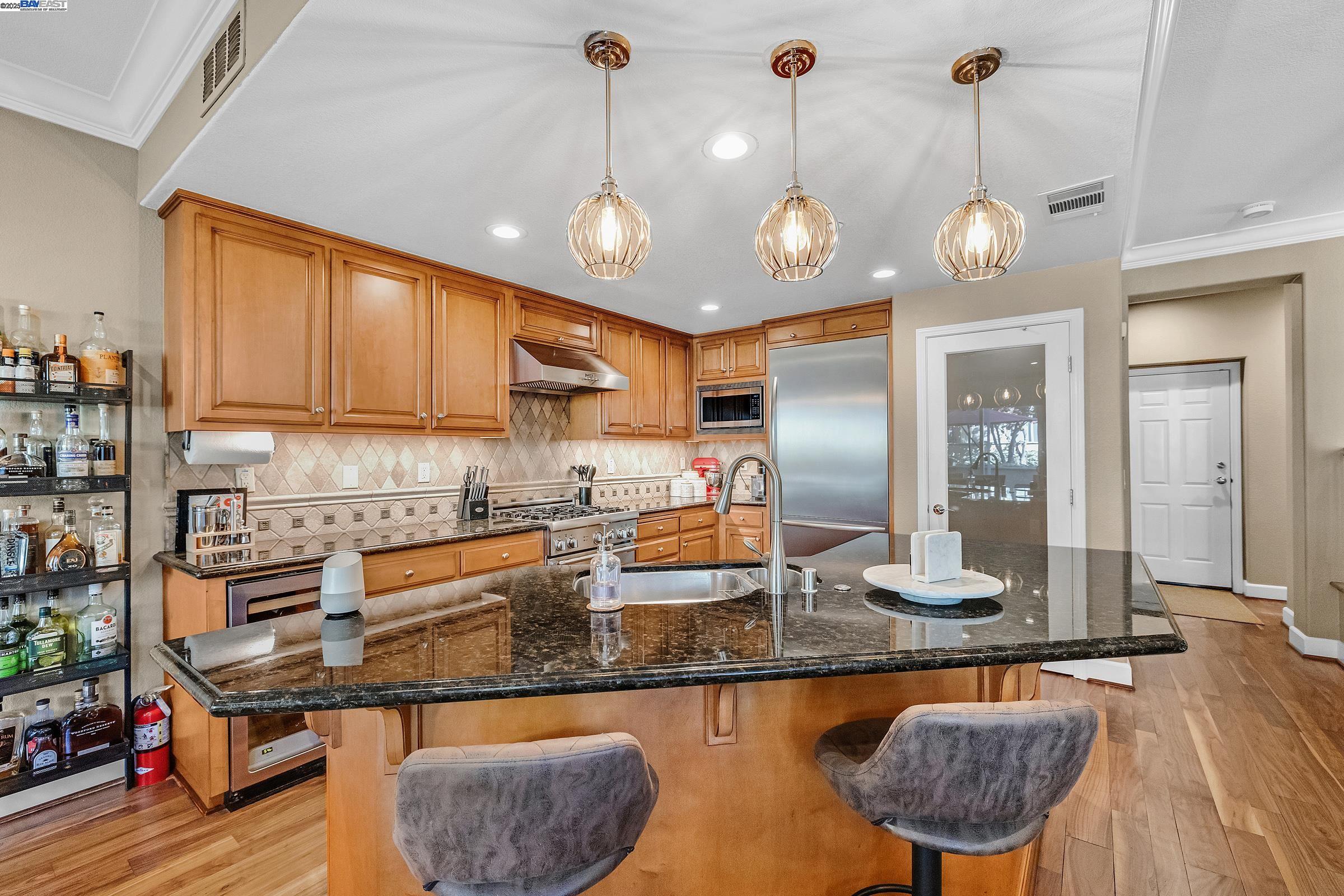 Detail Gallery Image 5 of 21 For 588 Dovecote Ln #4,  Livermore,  CA 94551-6399 - 3 Beds | 3/1 Baths