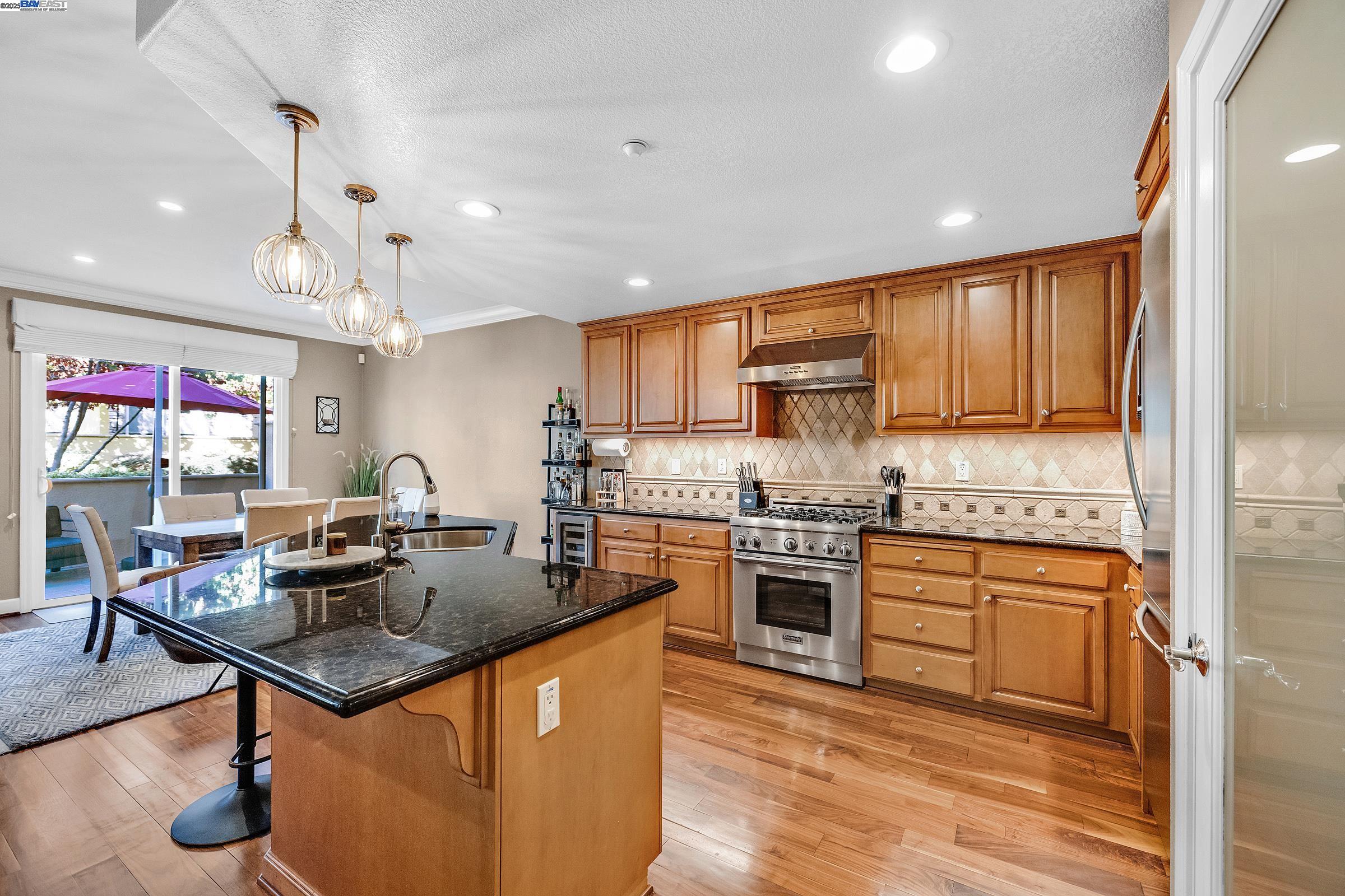 Detail Gallery Image 6 of 21 For 588 Dovecote Ln #4,  Livermore,  CA 94551-6399 - 3 Beds | 3/1 Baths