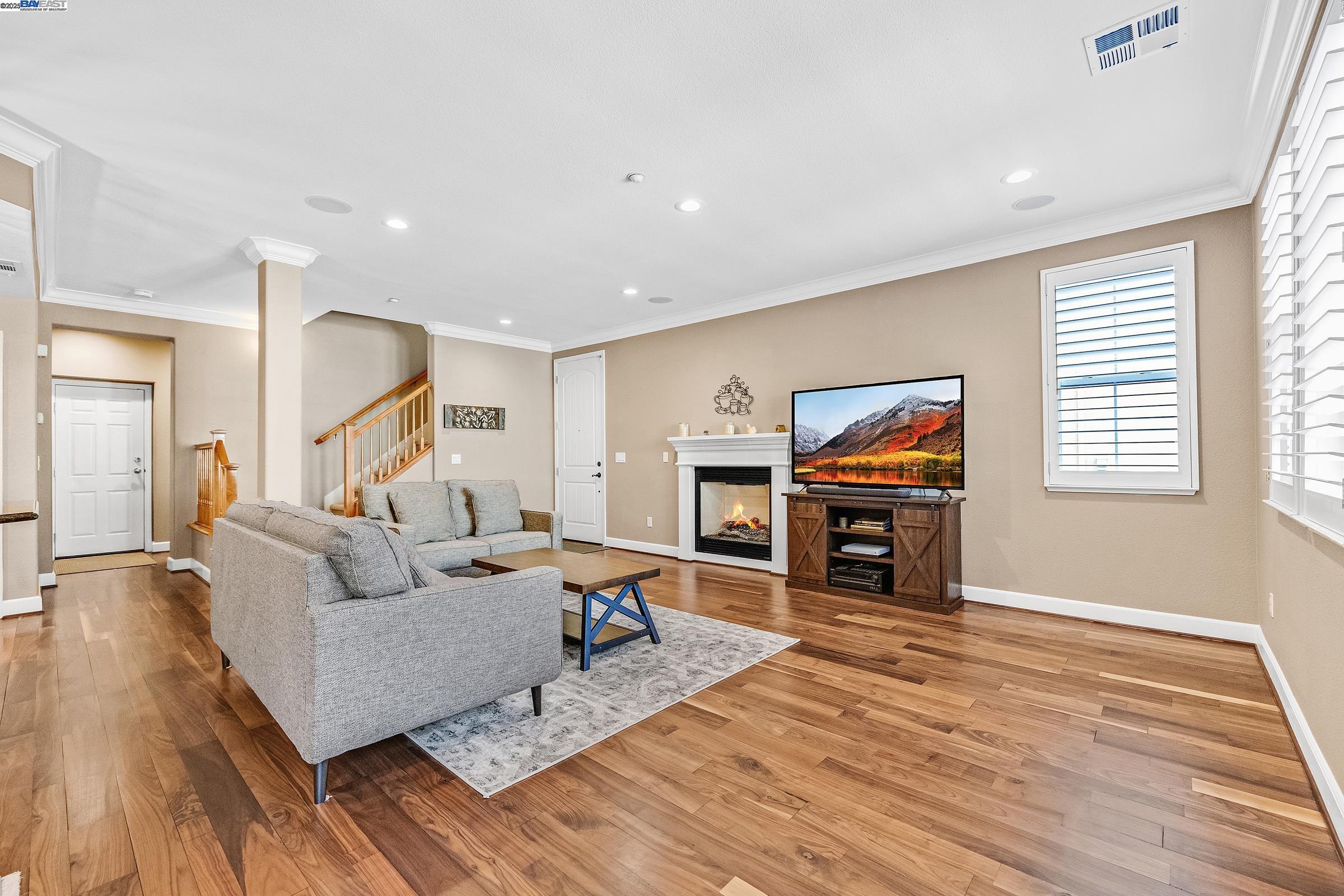 Detail Gallery Image 8 of 21 For 588 Dovecote Ln #4,  Livermore,  CA 94551-6399 - 3 Beds | 3/1 Baths