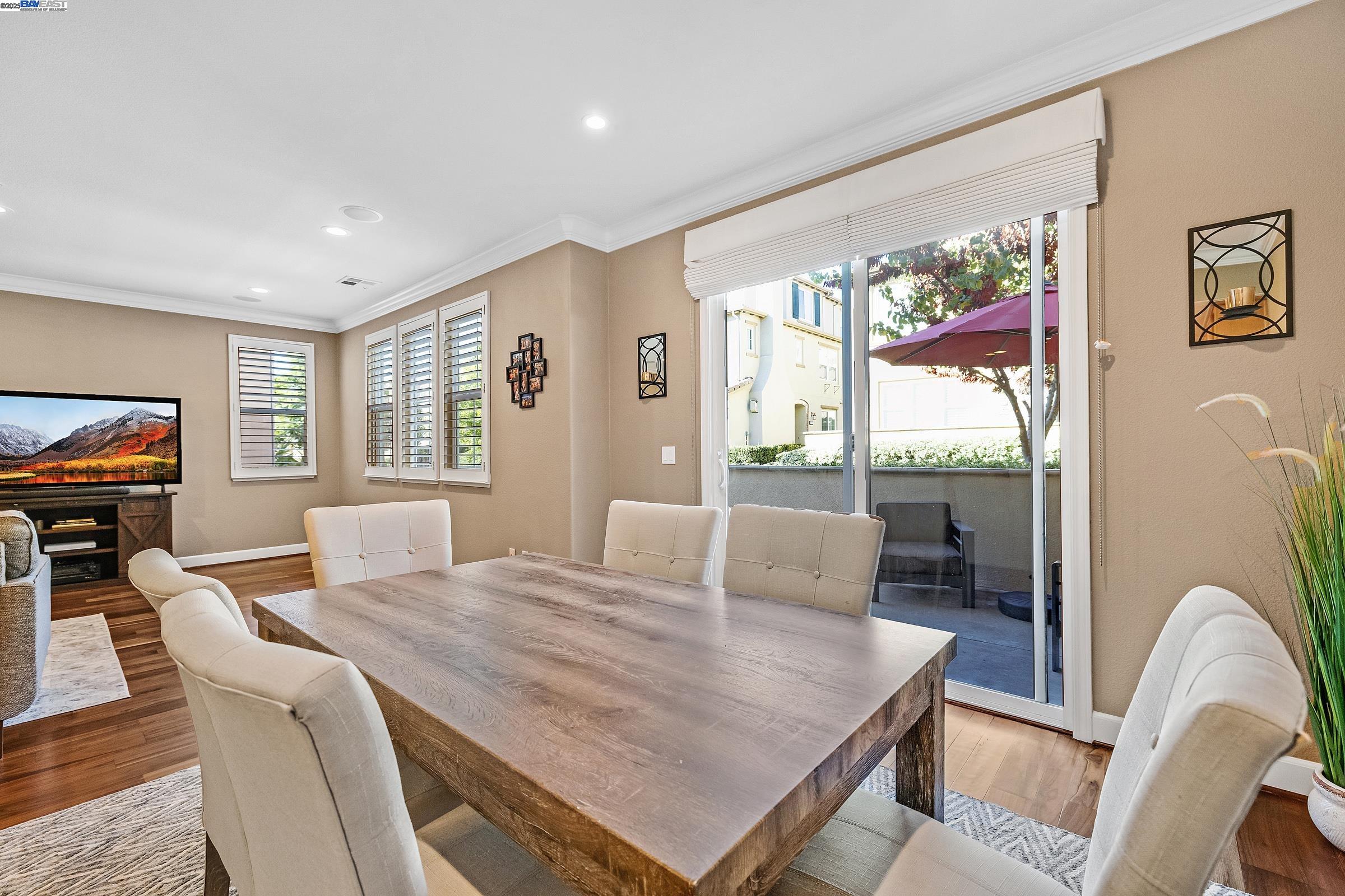 Detail Gallery Image 9 of 21 For 588 Dovecote Ln #4,  Livermore,  CA 94551-6399 - 3 Beds | 3/1 Baths