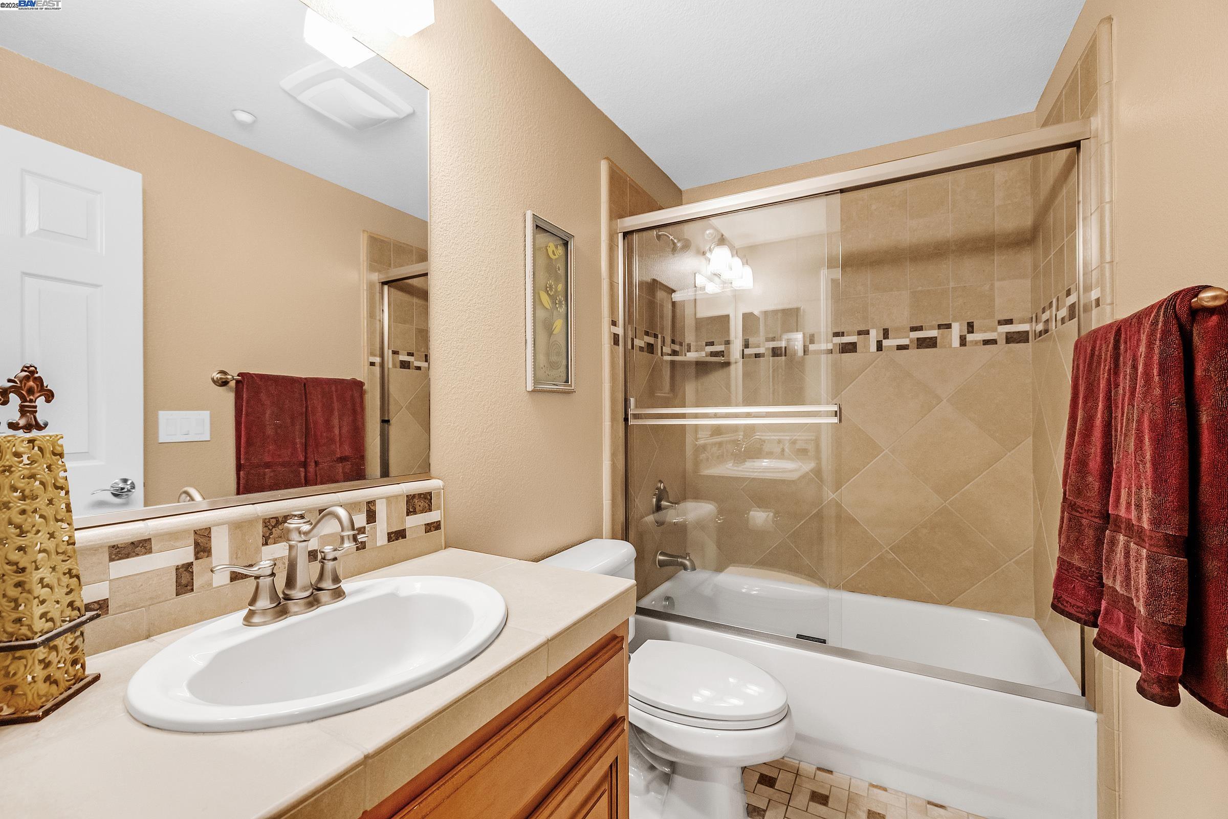 Detail Gallery Image 10 of 21 For 588 Dovecote Ln #4,  Livermore,  CA 94551-6399 - 3 Beds | 3/1 Baths