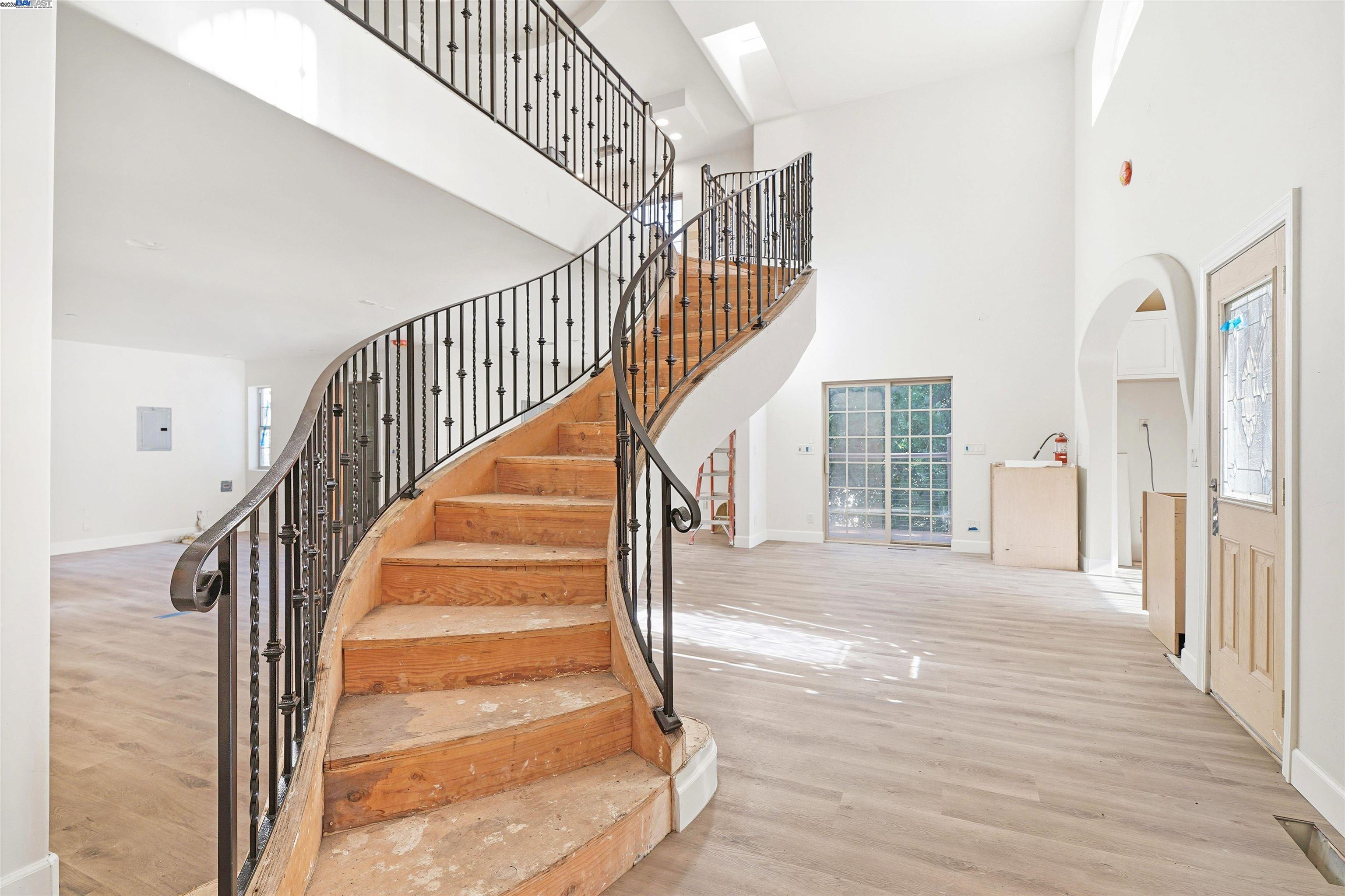 Detail Gallery Image 15 of 34 For 36215 Palomares Rd, Castro Valley,  CA 94552 - 1 Beds | 3 Baths