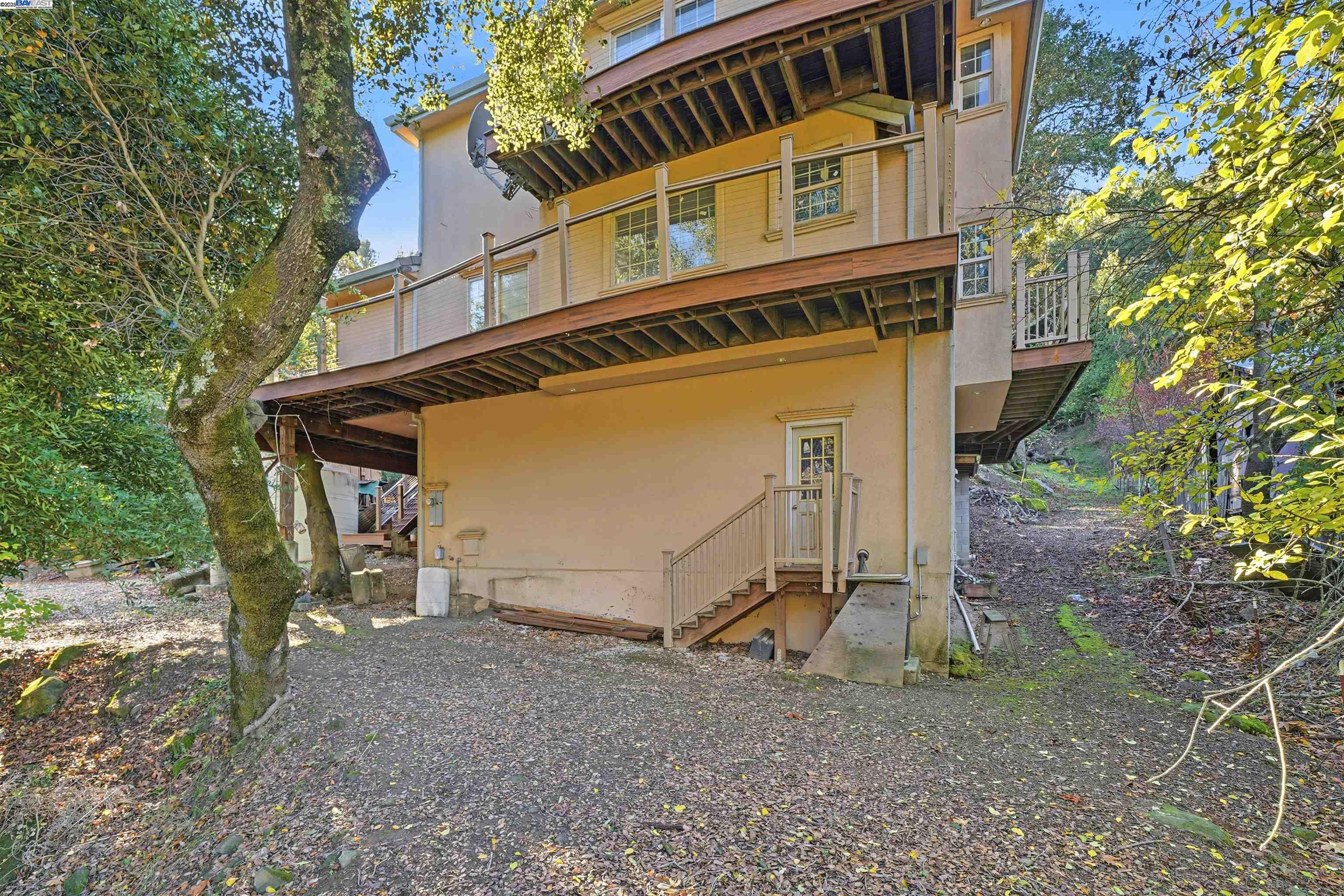 Detail Gallery Image 30 of 34 For 36215 Palomares Rd, Castro Valley,  CA 94552 - 1 Beds | 3 Baths