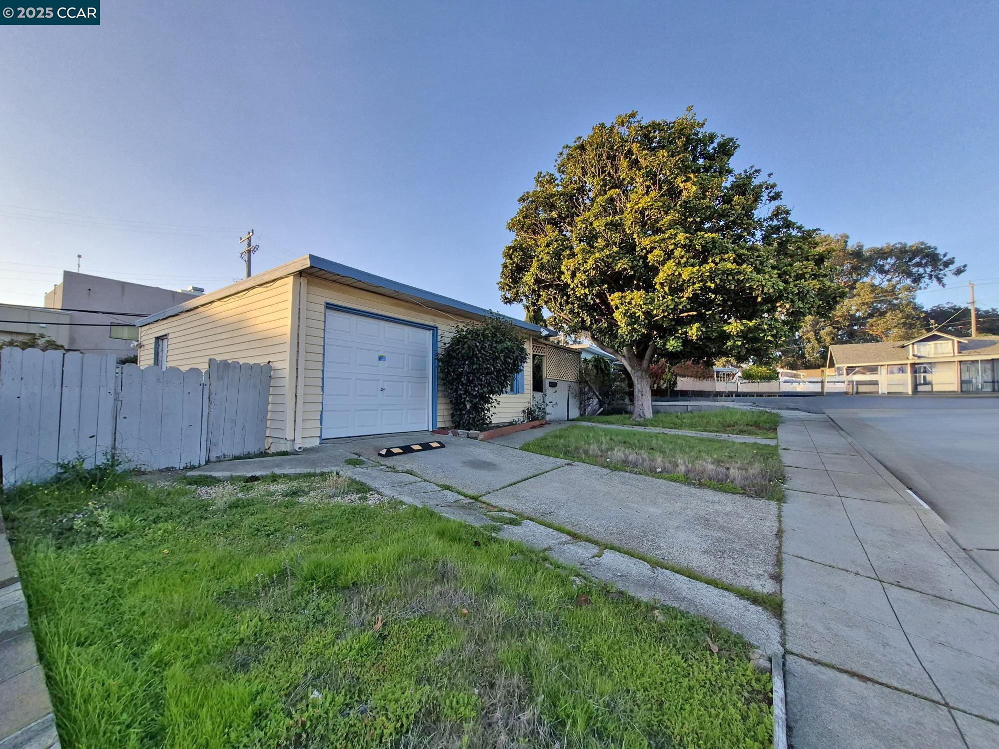 Detail Gallery Image 2 of 28 For 3135 Alta Mira Dr, Richmond,  CA 94806 - 4 Beds | 2 Baths