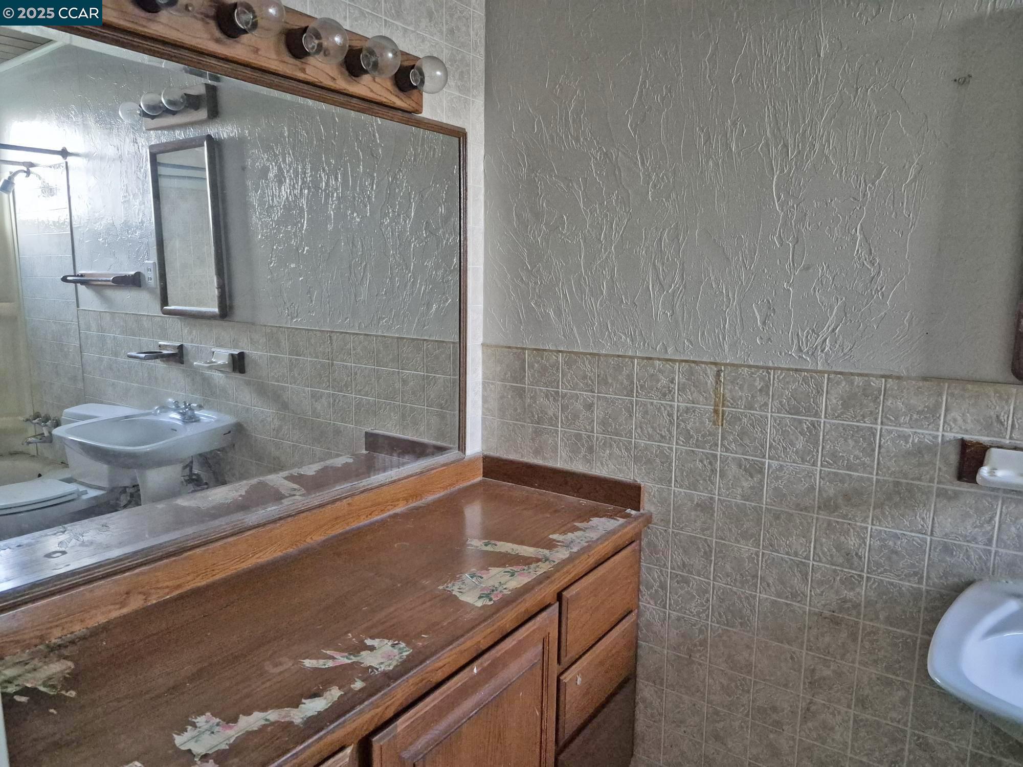 Detail Gallery Image 12 of 28 For 3135 Alta Mira Dr, Richmond,  CA 94806 - 4 Beds | 2 Baths