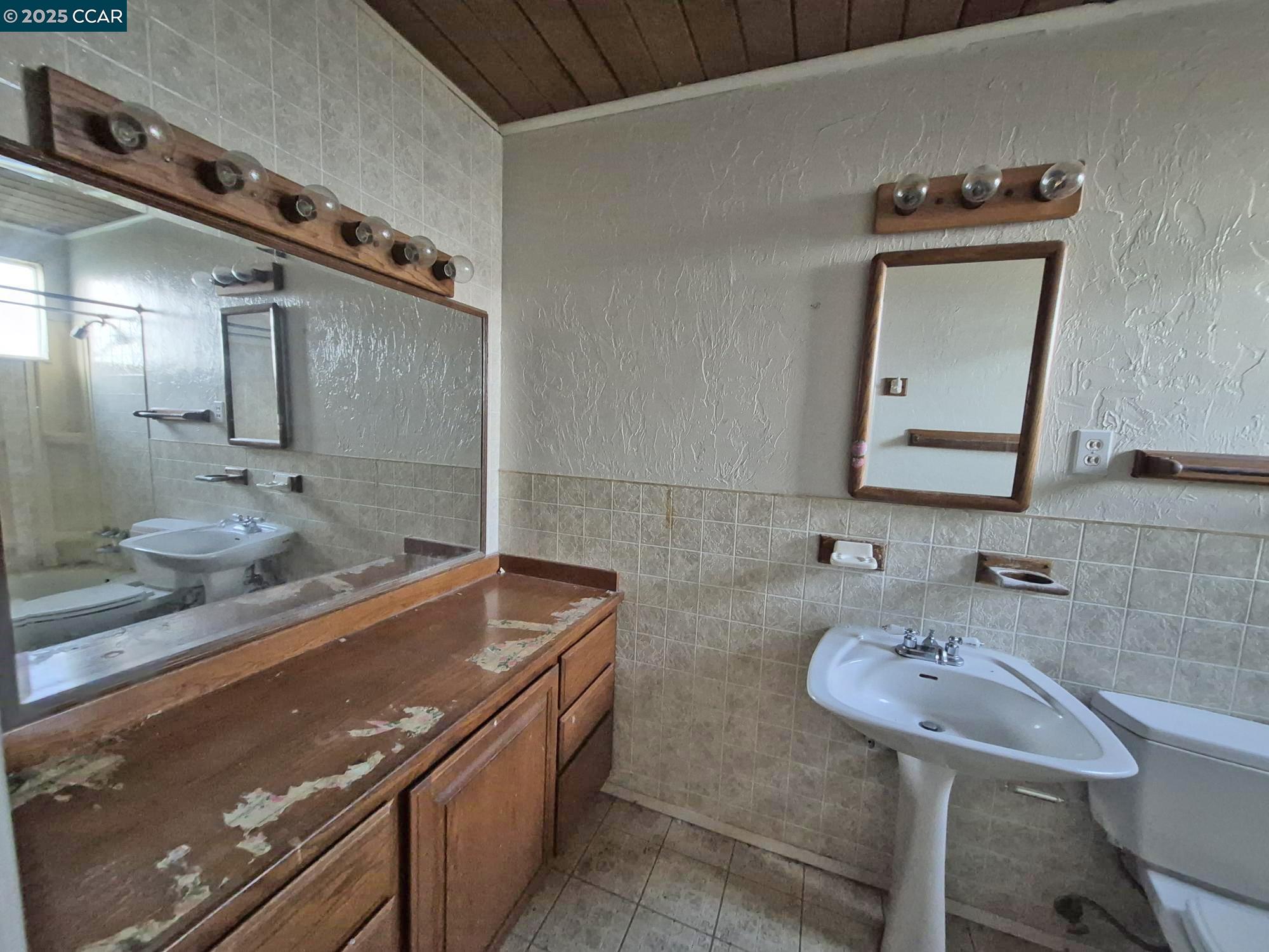 Detail Gallery Image 13 of 28 For 3135 Alta Mira Dr, Richmond,  CA 94806 - 4 Beds | 2 Baths