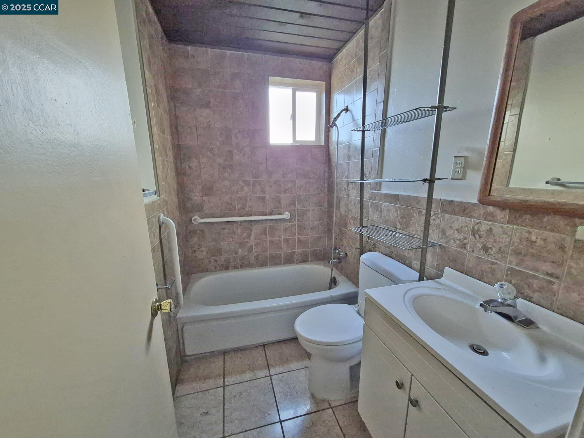 Detail Gallery Image 16 of 28 For 3135 Alta Mira Dr, Richmond,  CA 94806 - 4 Beds | 2 Baths