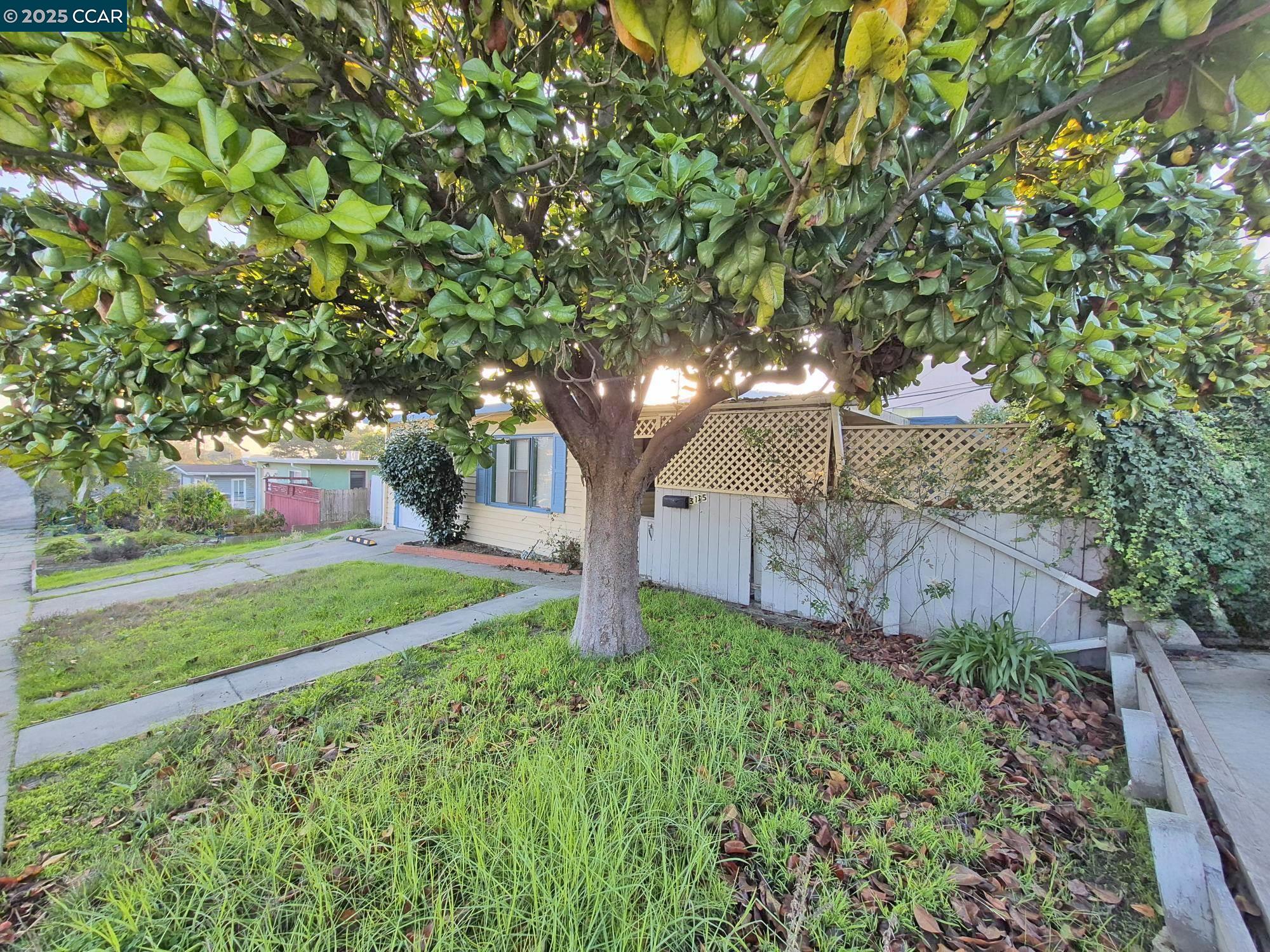 Detail Gallery Image 3 of 28 For 3135 Alta Mira Dr, Richmond,  CA 94806 - 4 Beds | 2 Baths