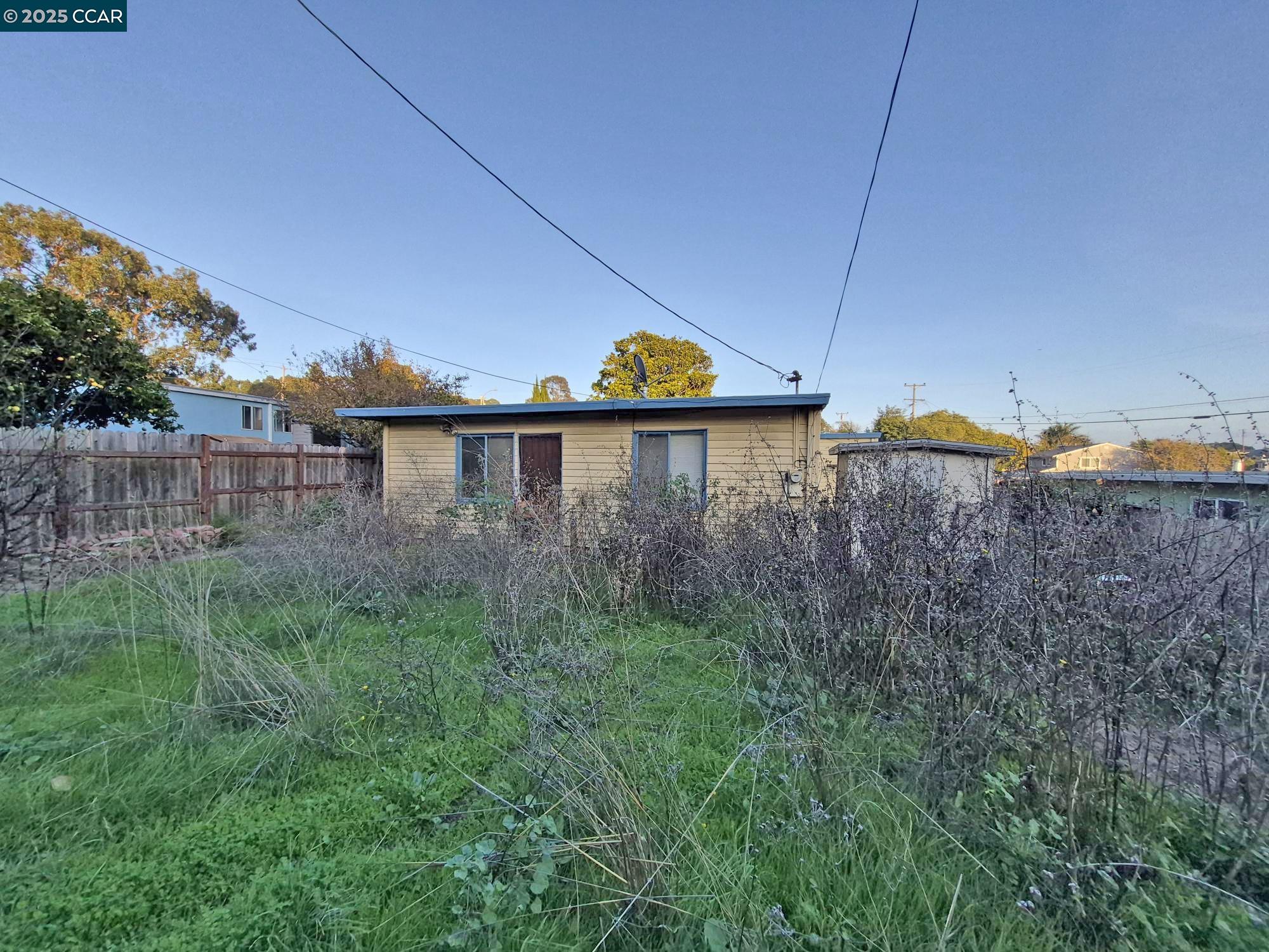 Detail Gallery Image 4 of 28 For 3135 Alta Mira Dr, Richmond,  CA 94806 - 4 Beds | 2 Baths