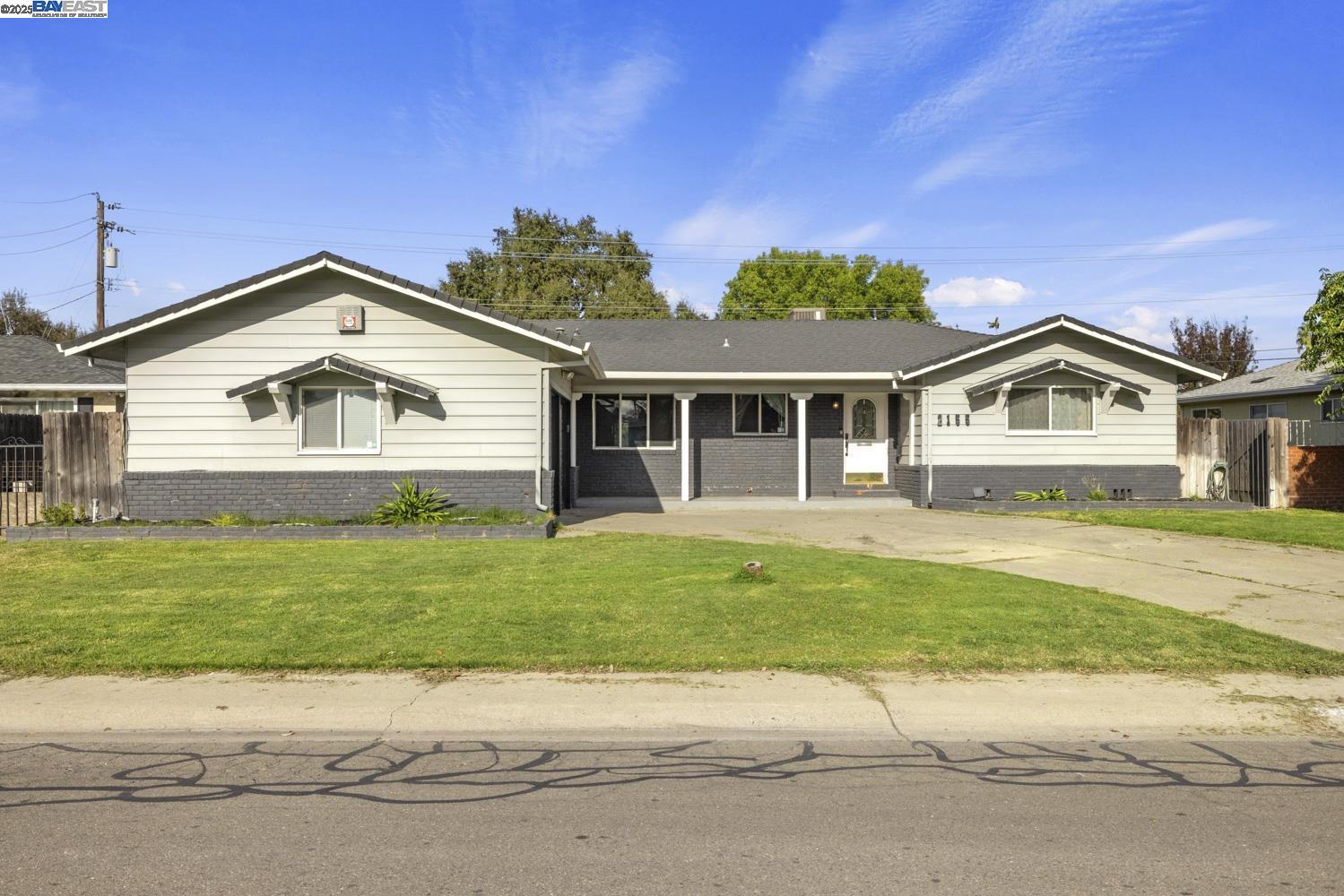 Detail Gallery Image 2 of 29 For 2155 Portola Ave, Stockton,  CA 95209 - 4 Beds | 2 Baths