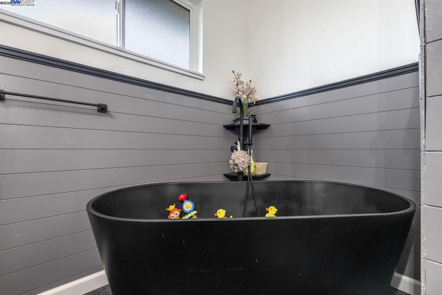 Detail Gallery Image 8 of 29 For 2155 Portola Ave, Stockton,  CA 95209 - 4 Beds | 2 Baths