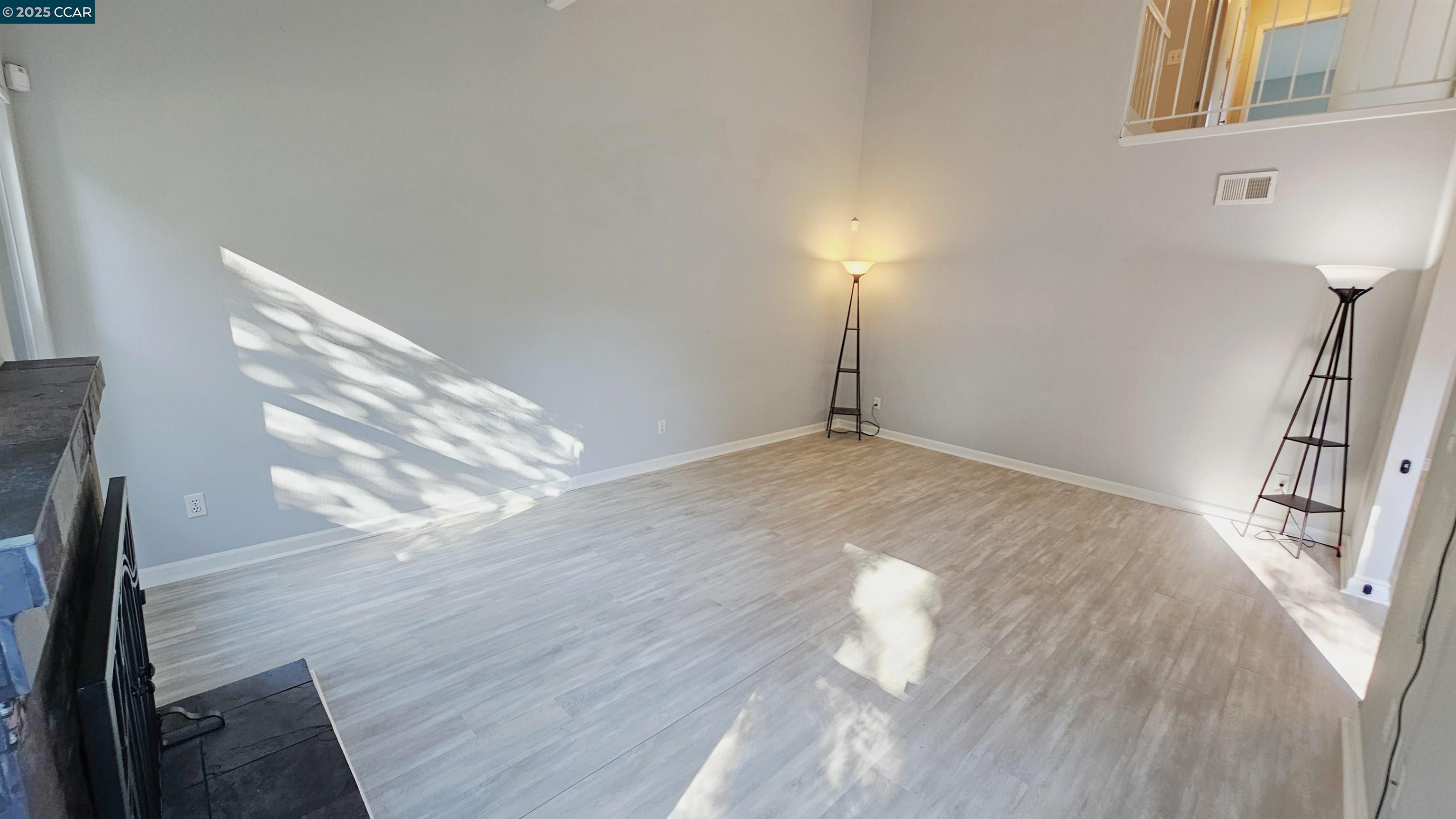 Detail Gallery Image 12 of 36 For 347 Scottsdale Rd, Pleasant Hill,  CA 94523 - 3 Beds | 2/1 Baths