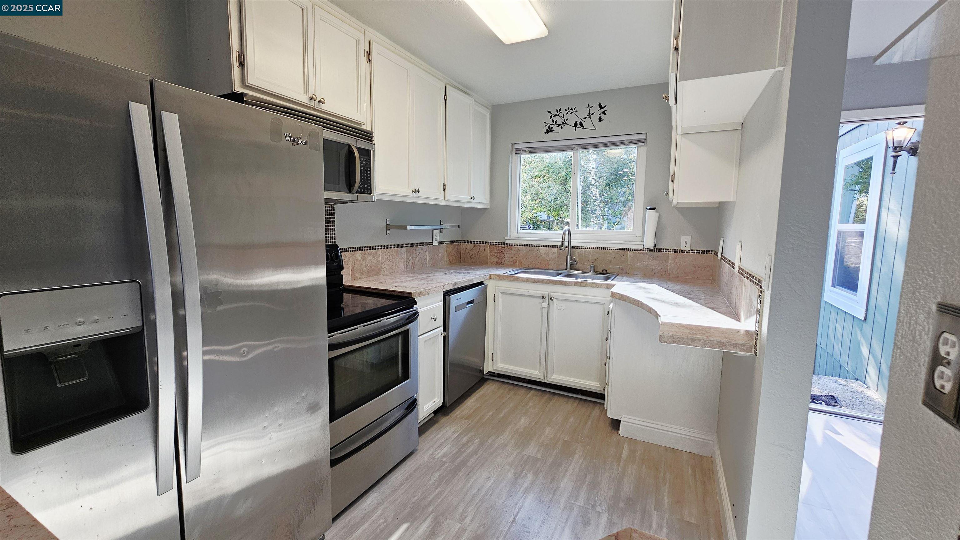 Detail Gallery Image 17 of 36 For 347 Scottsdale Rd, Pleasant Hill,  CA 94523 - 3 Beds | 2/1 Baths