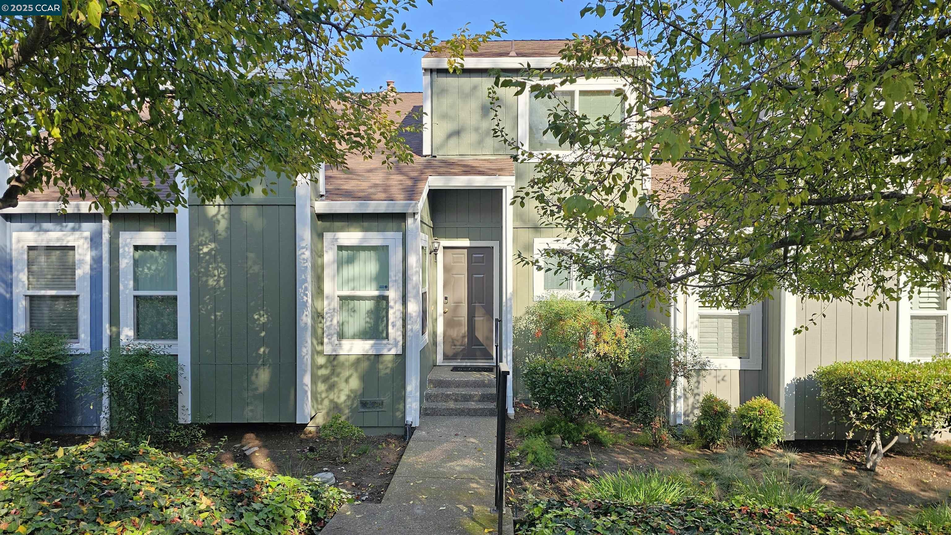 Detail Gallery Image 5 of 36 For 347 Scottsdale Rd, Pleasant Hill,  CA 94523 - 3 Beds | 2/1 Baths