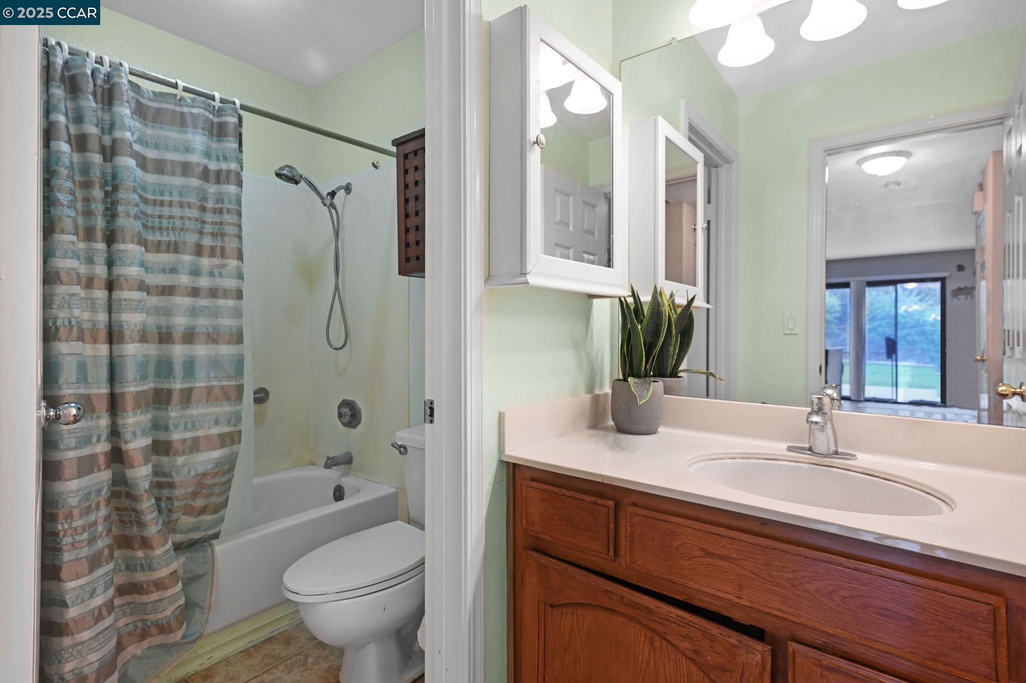 Detail Gallery Image 12 of 29 For 4601 Country Hills Dr, Antioch,  CA 94531 - 5 Beds | 3 Baths