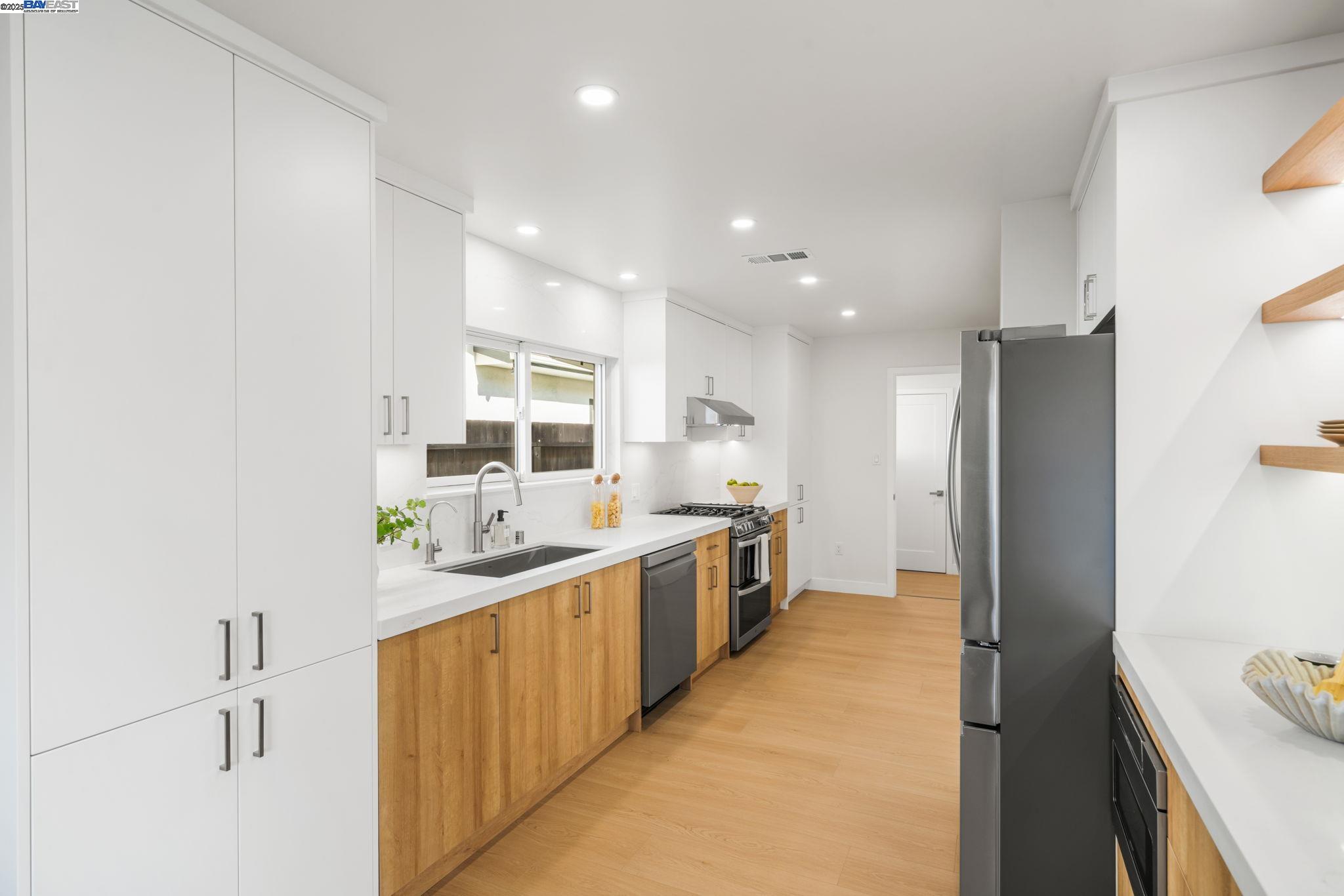 Detail Gallery Image 13 of 55 For 42795 Deauville Park Ct, Fremont,  CA 94538 - 5 Beds | 3 Baths