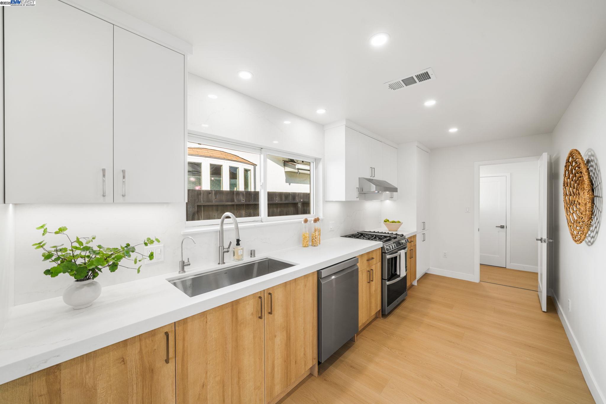 Detail Gallery Image 15 of 55 For 42795 Deauville Park Ct, Fremont,  CA 94538 - 5 Beds | 3 Baths