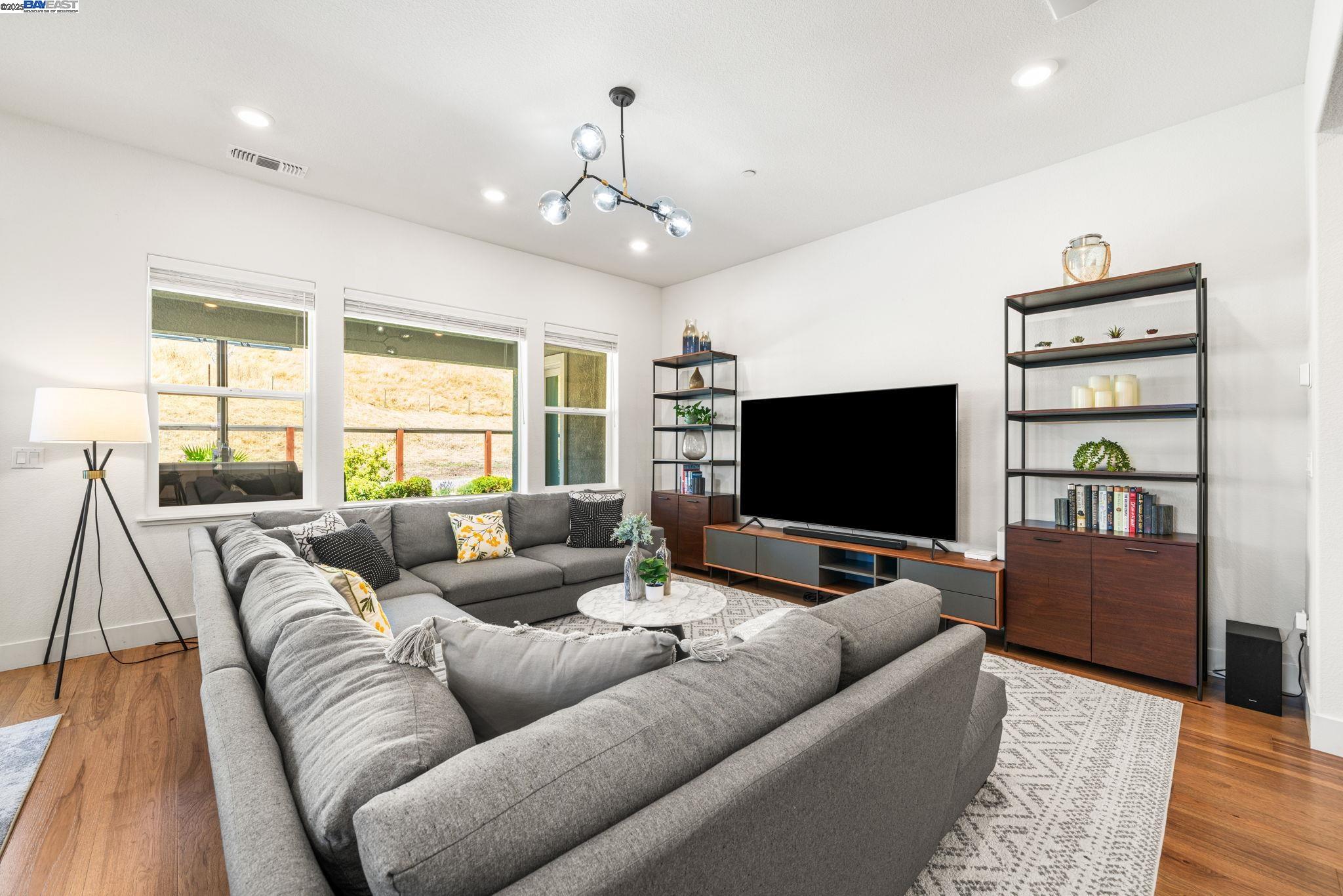 Detail Gallery Image 4 of 54 For 2552 Veneto Ct, San Ramon,  CA 94583 - 4 Beds | 3 Baths