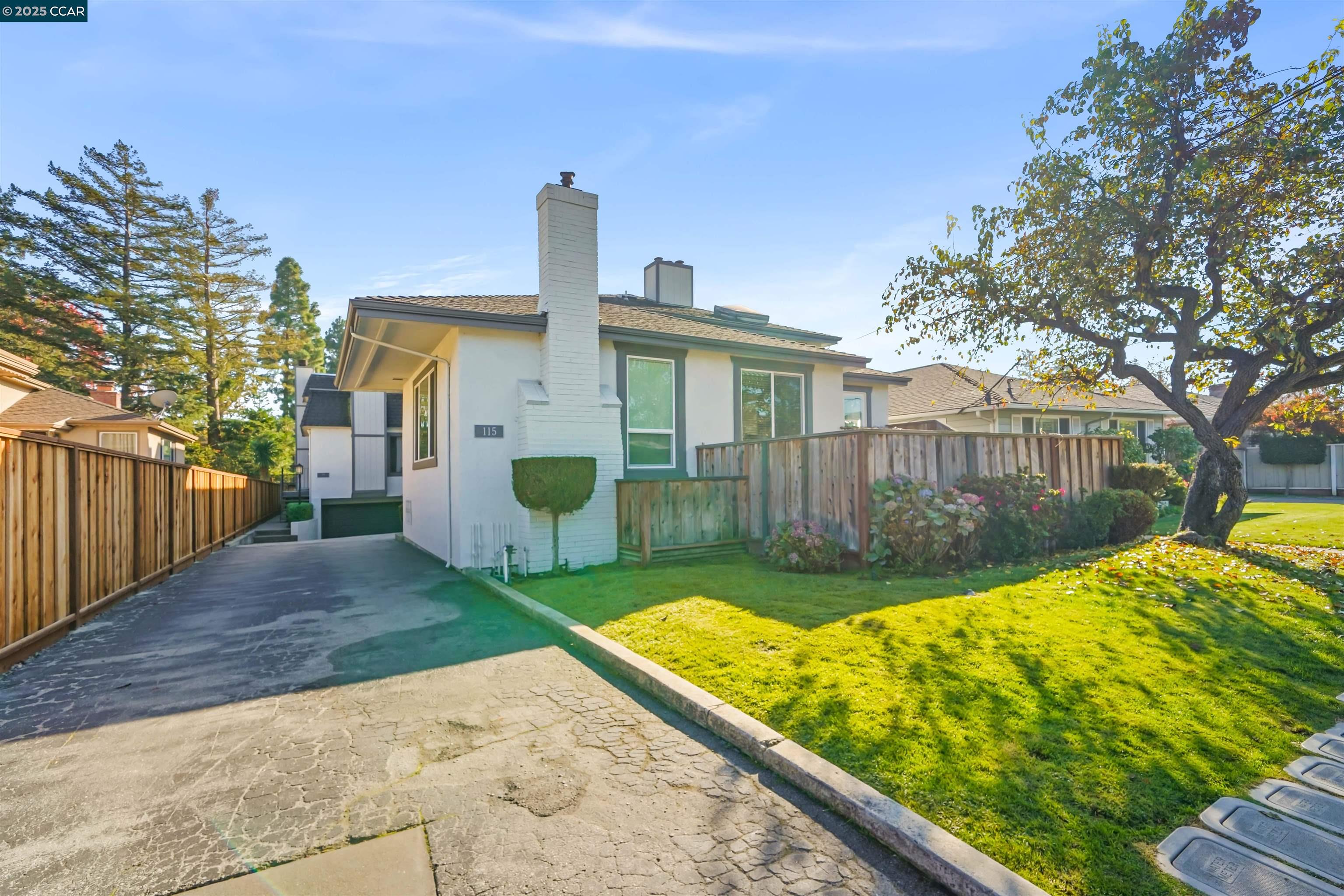 Detail Gallery Image 2 of 35 For 115 Hobart Ave #E,  San Mateo,  CA 94402 - 2 Beds | 2 Baths