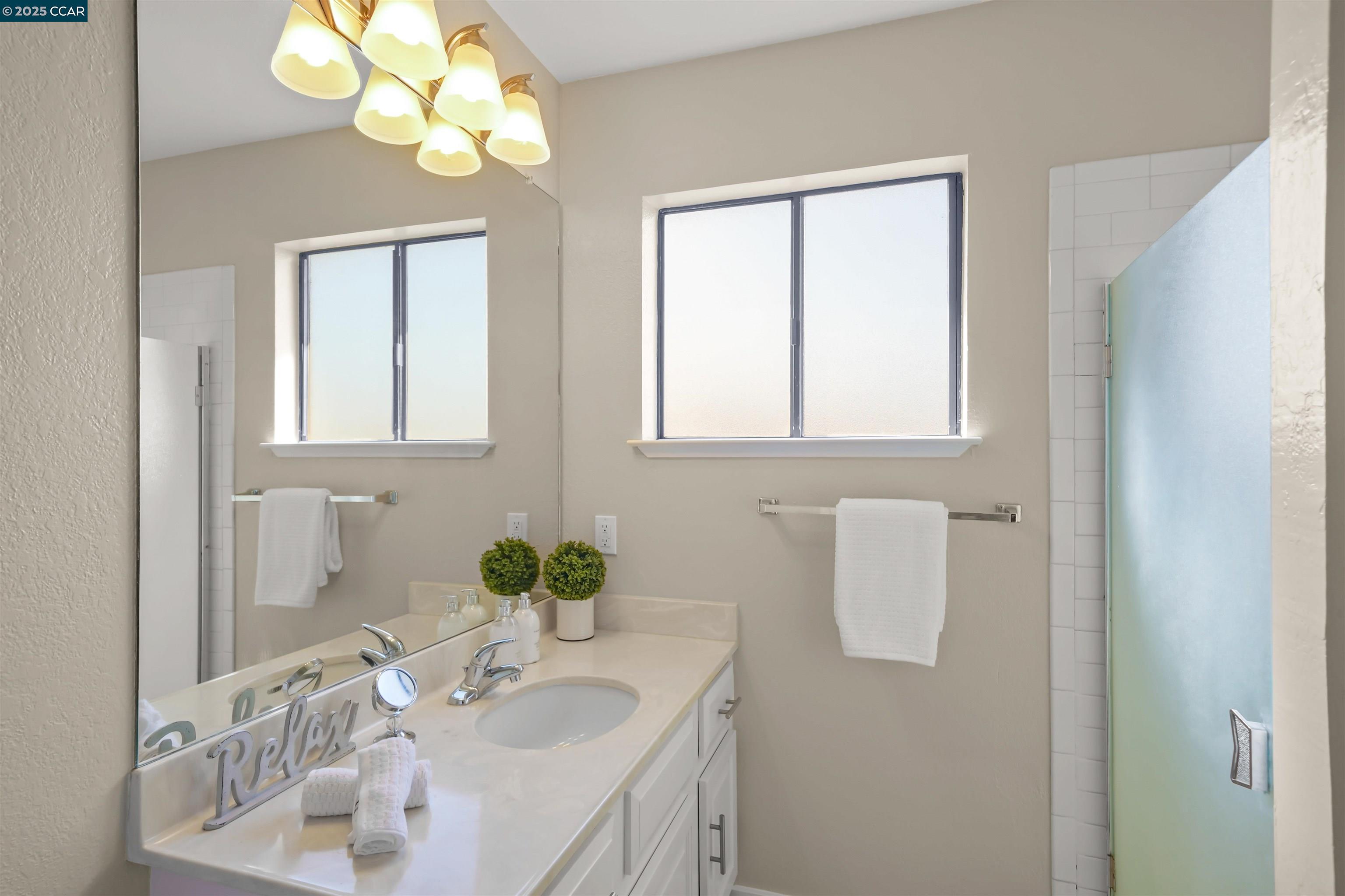 Detail Gallery Image 15 of 35 For 115 Hobart Ave #E,  San Mateo,  CA 94402 - 2 Beds | 2 Baths