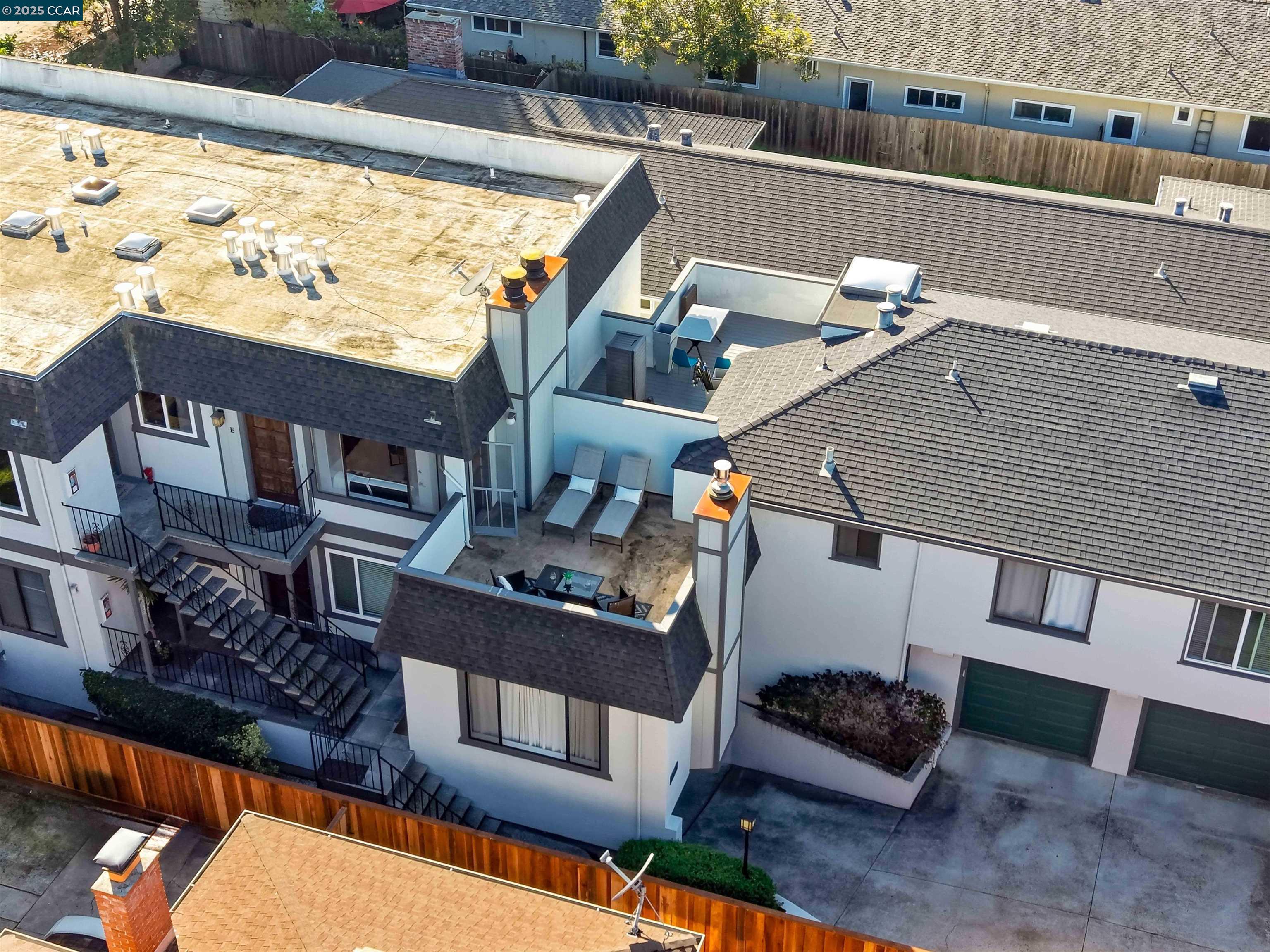 Detail Gallery Image 3 of 35 For 115 Hobart Ave #E,  San Mateo,  CA 94402 - 2 Beds | 2 Baths