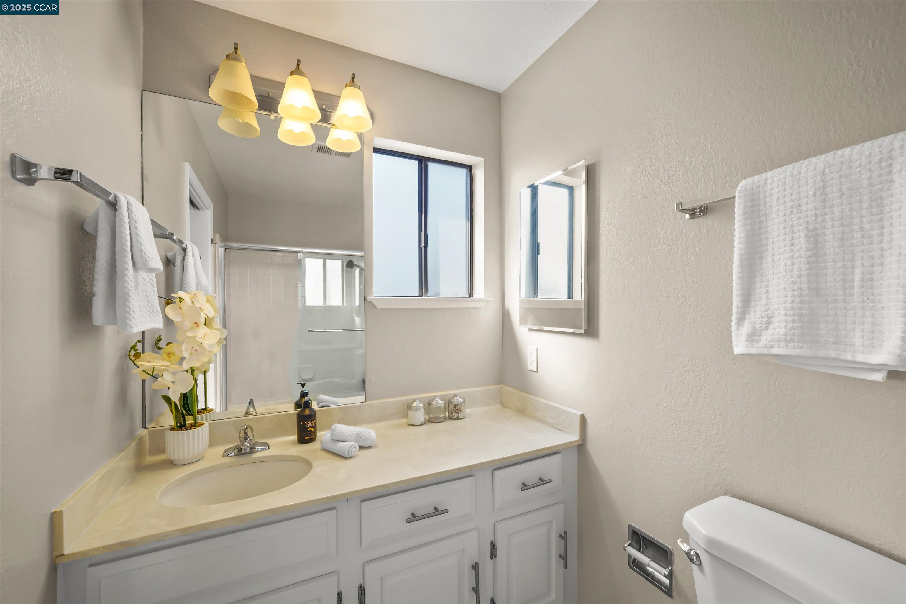 Detail Gallery Image 23 of 35 For 115 Hobart Ave #E,  San Mateo,  CA 94402 - 2 Beds | 2 Baths