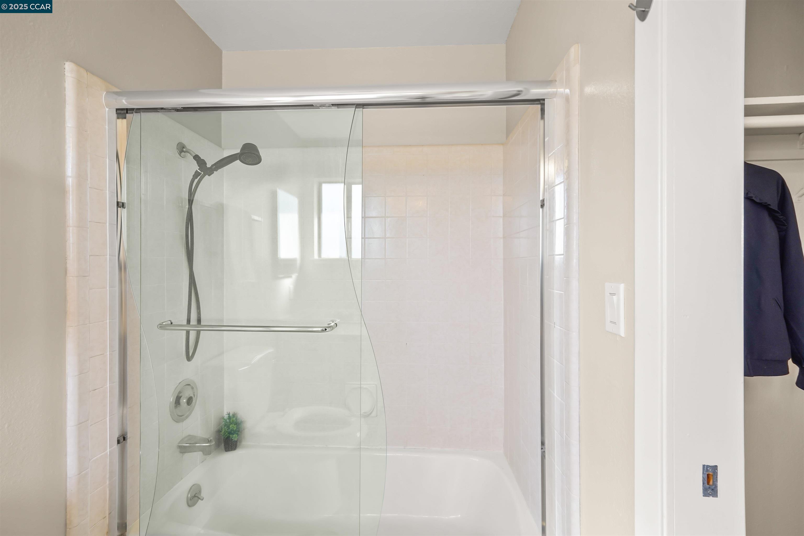 Detail Gallery Image 24 of 35 For 115 Hobart Ave #E,  San Mateo,  CA 94402 - 2 Beds | 2 Baths