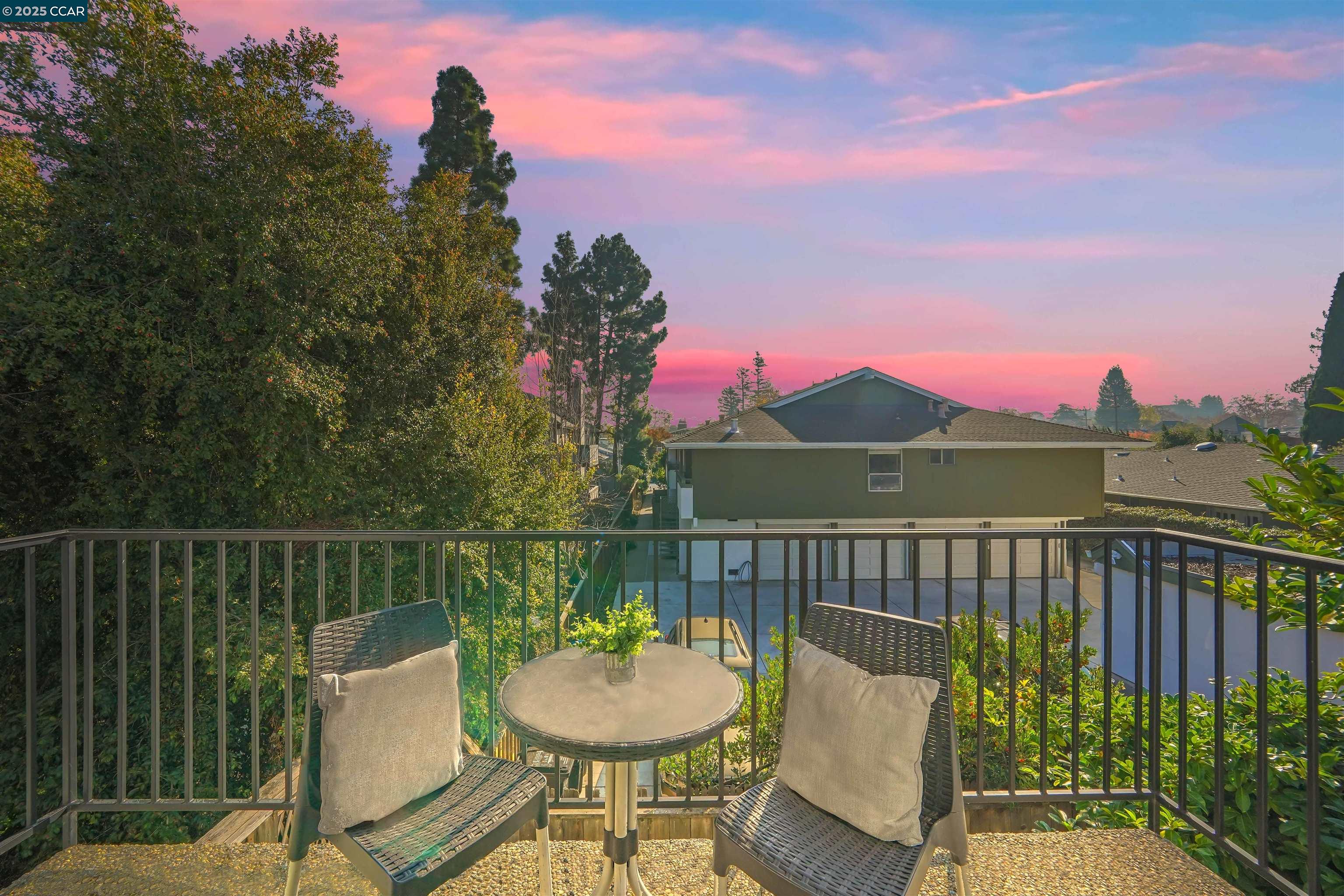 Detail Gallery Image 25 of 35 For 115 Hobart Ave #E,  San Mateo,  CA 94402 - 2 Beds | 2 Baths