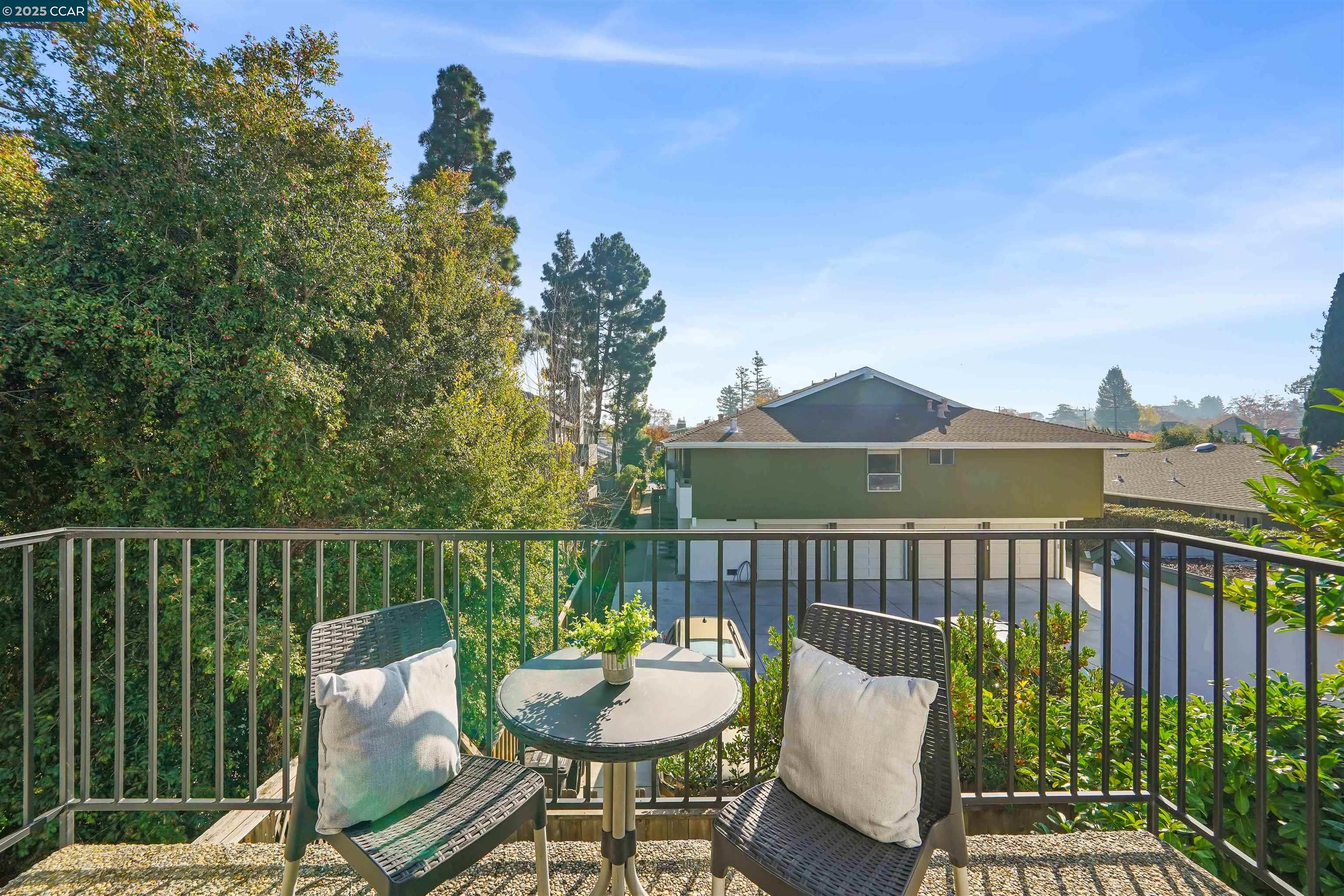 Detail Gallery Image 26 of 35 For 115 Hobart Ave #E,  San Mateo,  CA 94402 - 2 Beds | 2 Baths