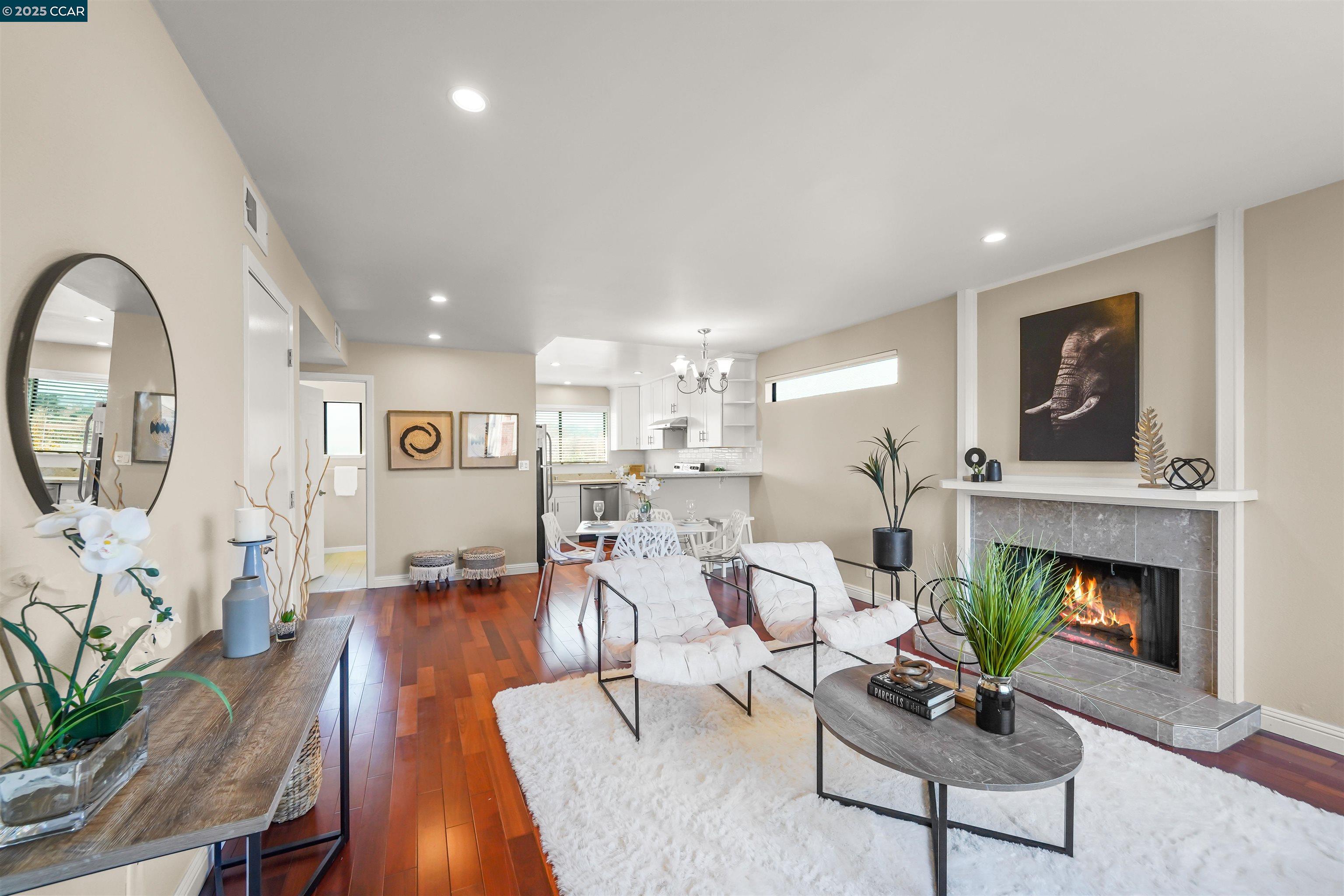 Detail Gallery Image 5 of 35 For 115 Hobart Ave #E,  San Mateo,  CA 94402 - 2 Beds | 2 Baths