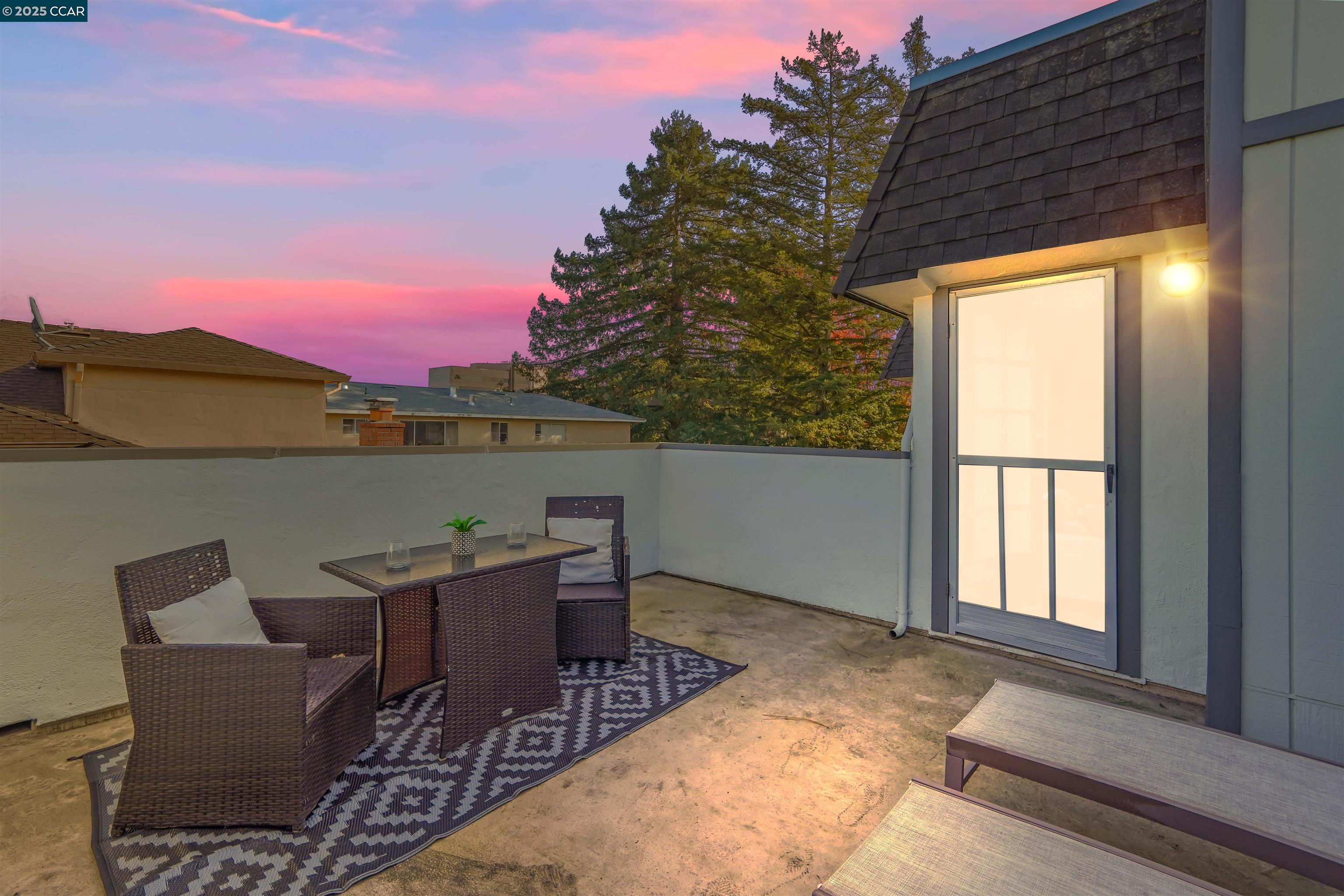 Detail Gallery Image 7 of 35 For 115 Hobart Ave #E,  San Mateo,  CA 94402 - 2 Beds | 2 Baths