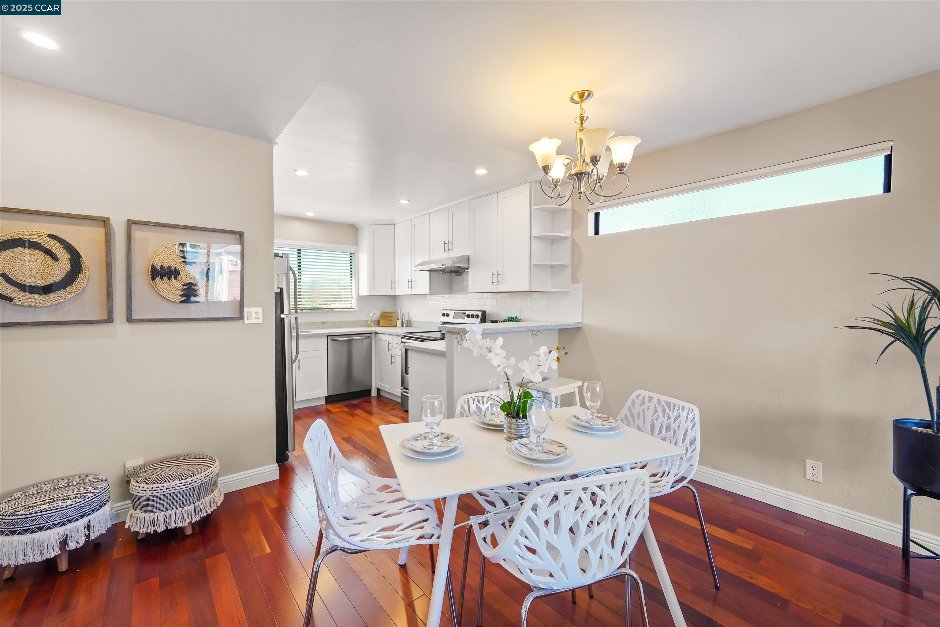 Detail Gallery Image 10 of 35 For 115 Hobart Ave #E,  San Mateo,  CA 94402 - 2 Beds | 2 Baths