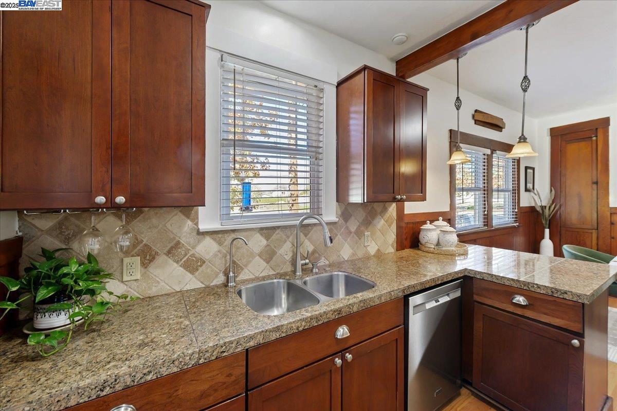 Detail Gallery Image 14 of 34 For 905 S Livermore Ave, Livermore,  CA 94550 - 2 Beds | 1 Baths