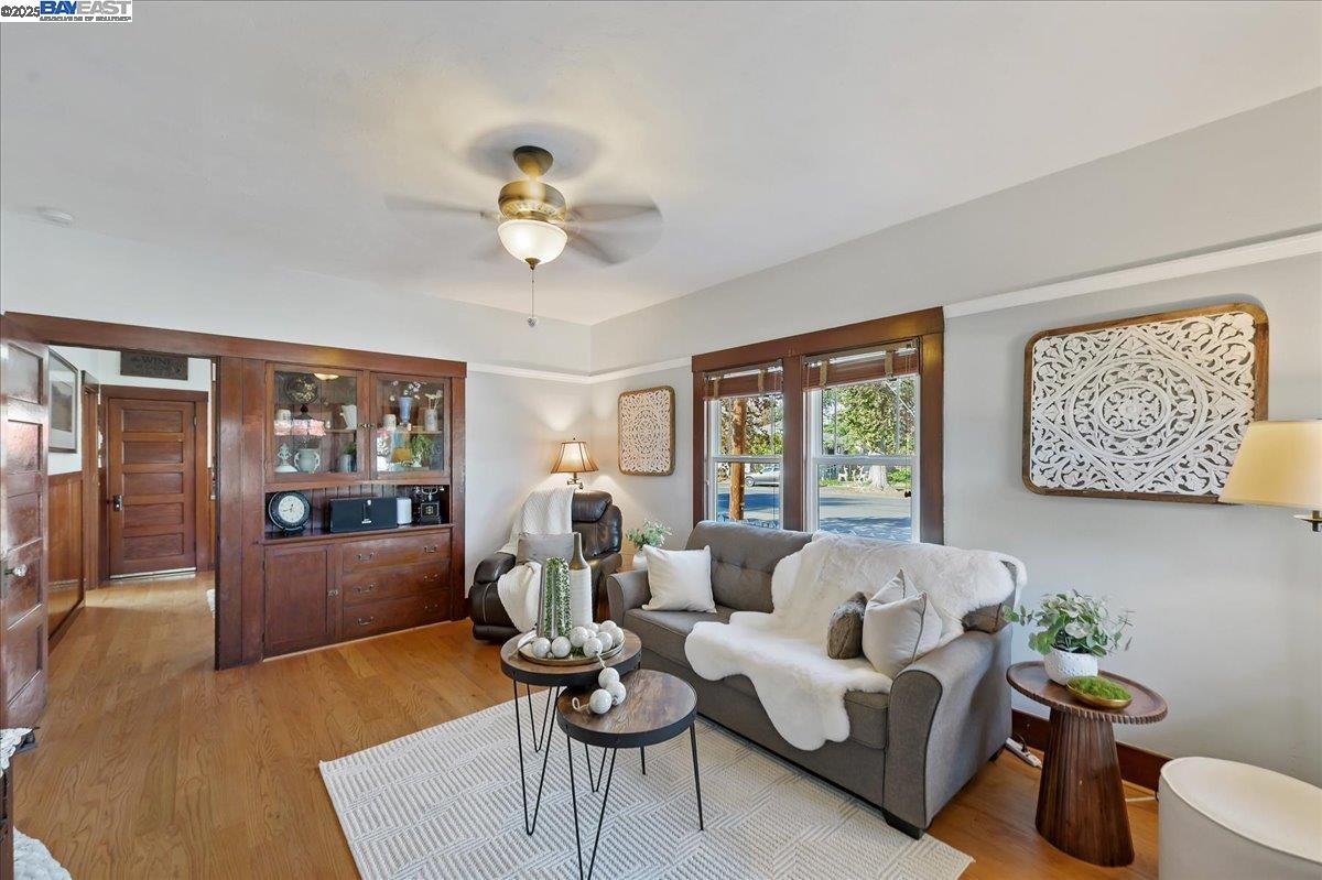 Detail Gallery Image 3 of 34 For 905 S Livermore Ave, Livermore,  CA 94550 - 2 Beds | 1 Baths