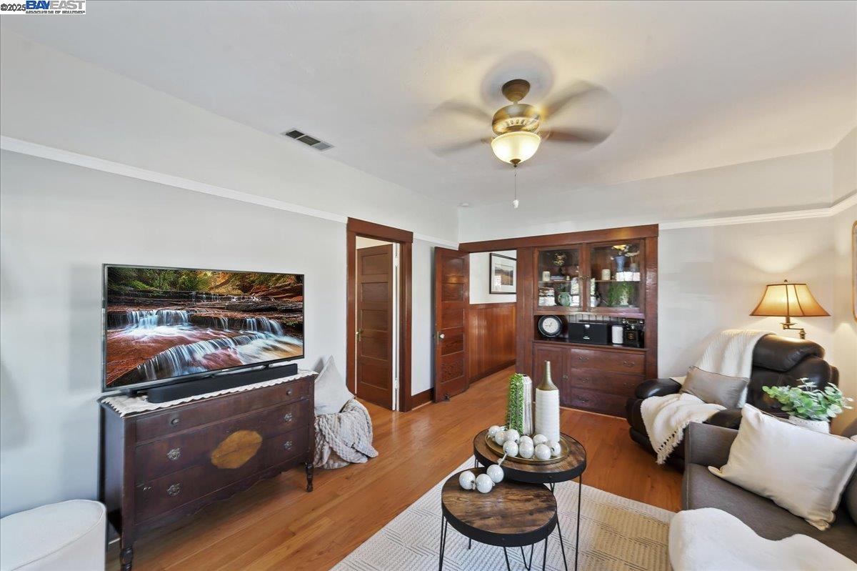 Detail Gallery Image 4 of 34 For 905 S Livermore Ave, Livermore,  CA 94550 - 2 Beds | 1 Baths