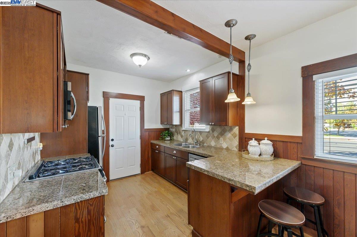 Detail Gallery Image 8 of 34 For 905 S Livermore Ave, Livermore,  CA 94550 - 2 Beds | 1 Baths