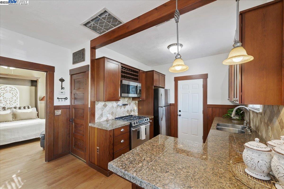 Detail Gallery Image 9 of 34 For 905 S Livermore Ave, Livermore,  CA 94550 - 2 Beds | 1 Baths