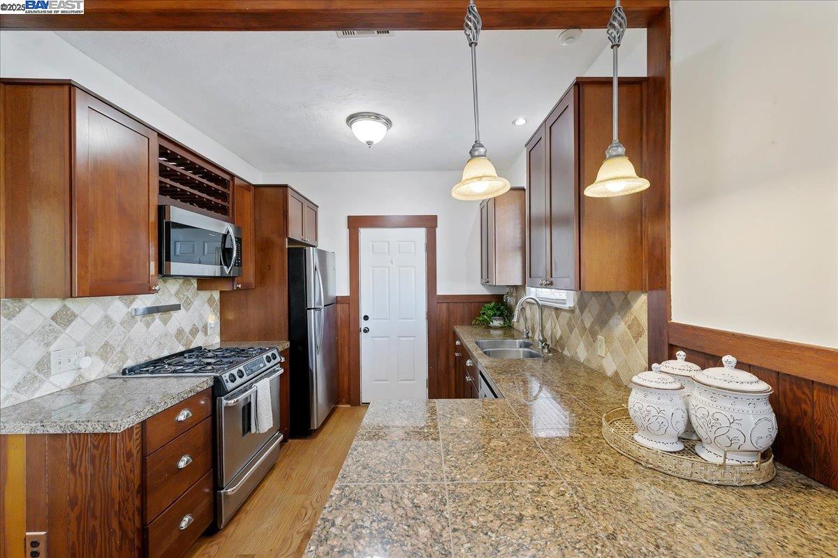 Detail Gallery Image 10 of 34 For 905 S Livermore Ave, Livermore,  CA 94550 - 2 Beds | 1 Baths