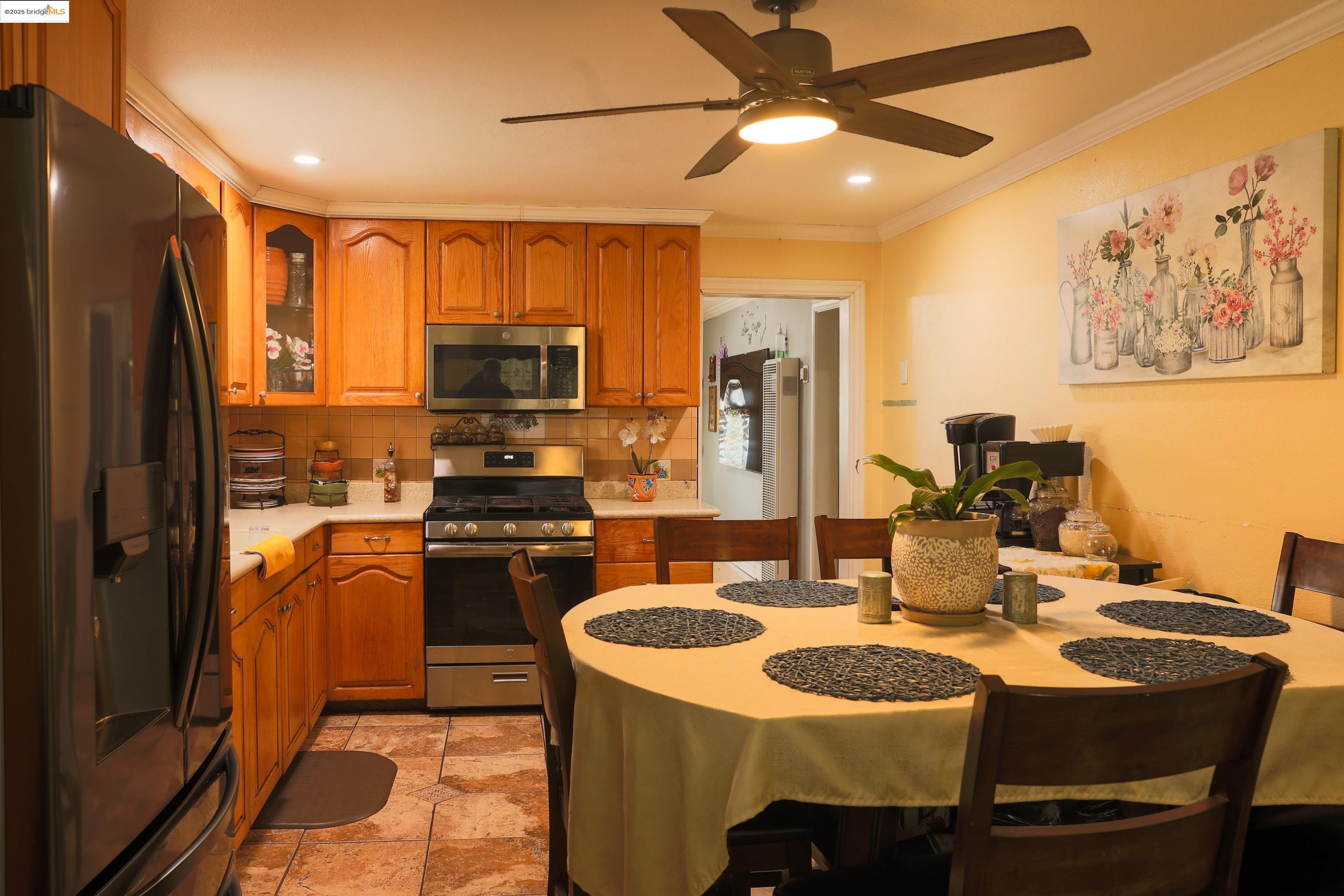 Detail Gallery Image 15 of 34 For 27777 E 12th St, Hayward,  CA 94544 - 3 Beds | 2 Baths