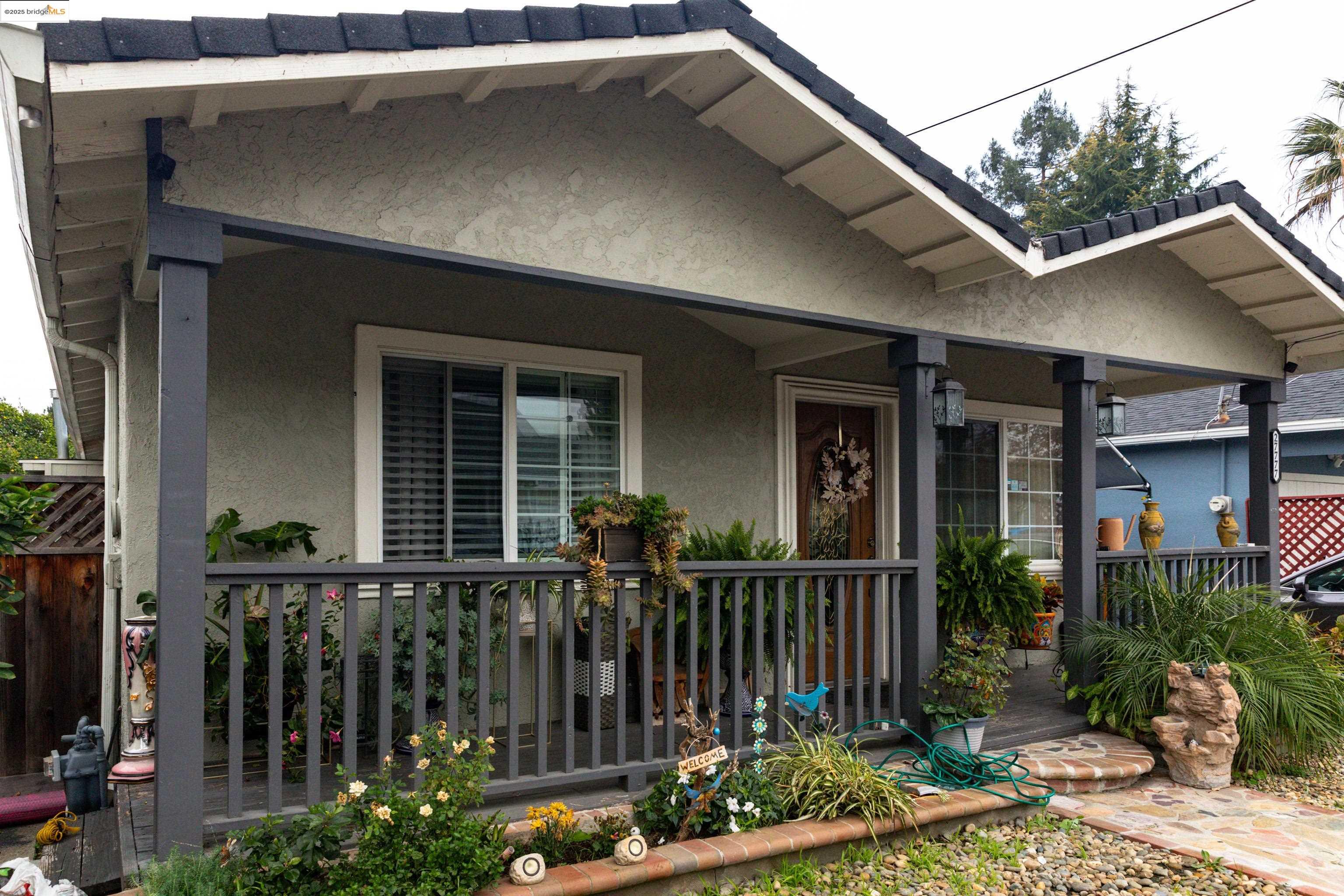 Detail Gallery Image 3 of 34 For 27777 E 12th St, Hayward,  CA 94544 - 3 Beds | 2 Baths