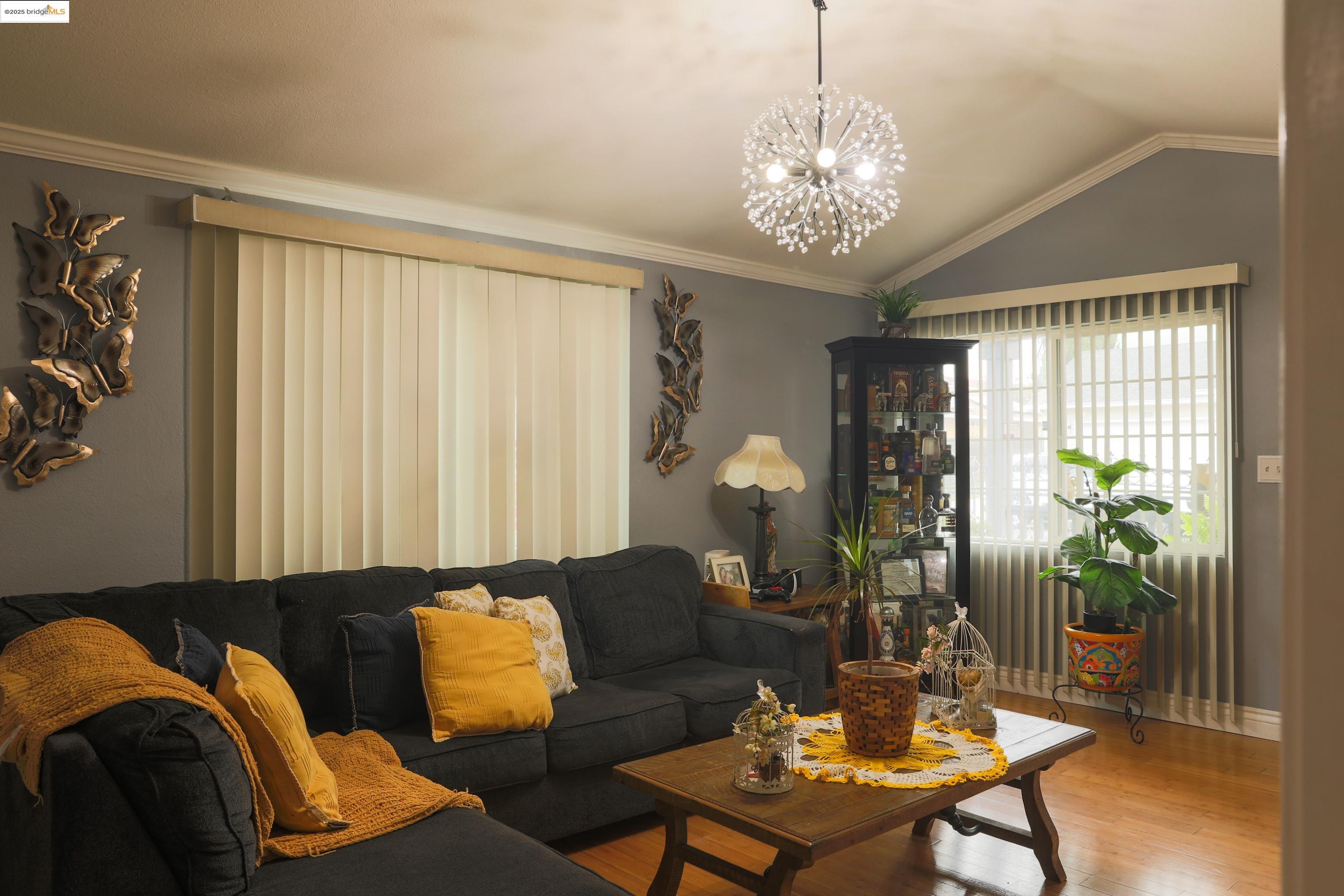 Detail Gallery Image 10 of 34 For 27777 E 12th St, Hayward,  CA 94544 - 3 Beds | 2 Baths